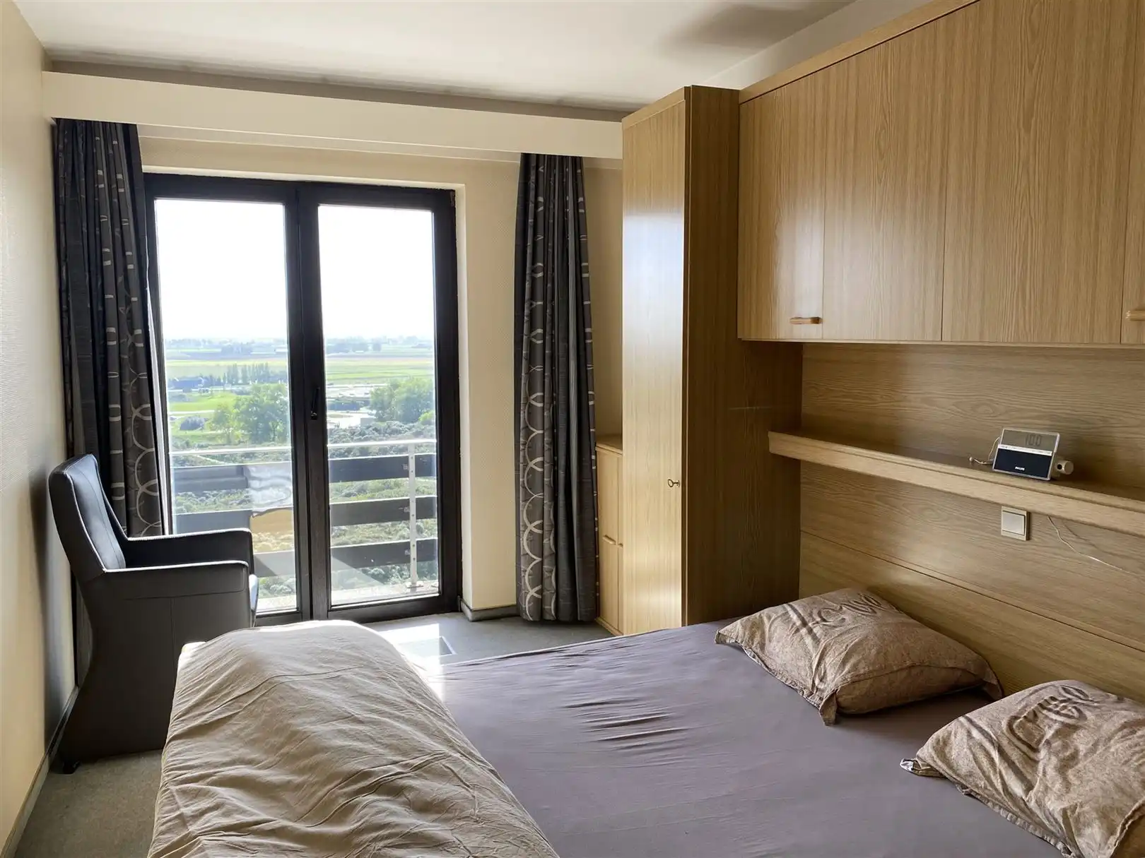 Gemeubeld appartement met frontaal zeezicht foto 8