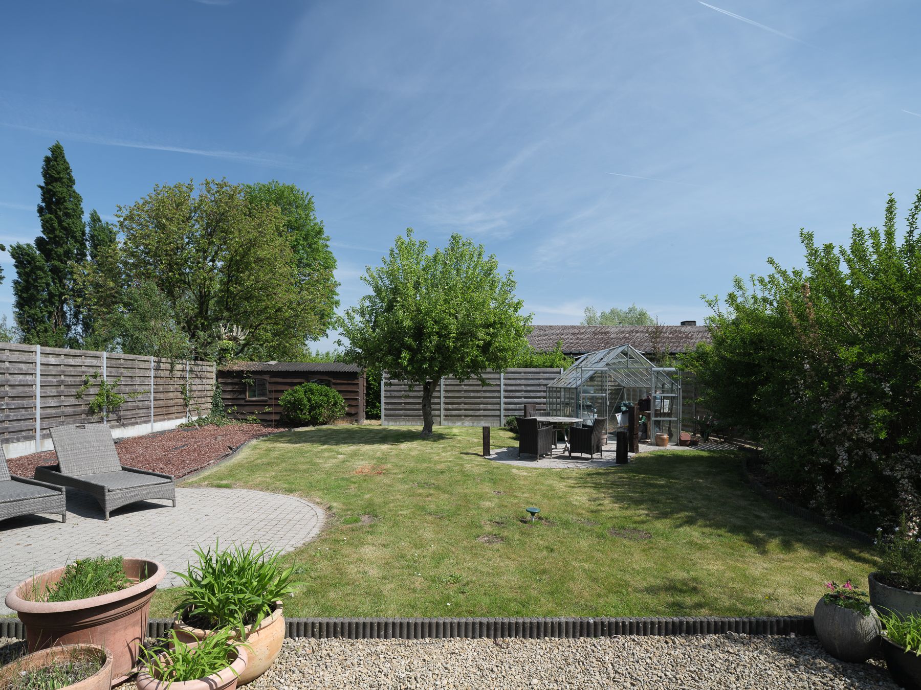 Charmante woning met zonnige tuin in het groene Drongen foto 17