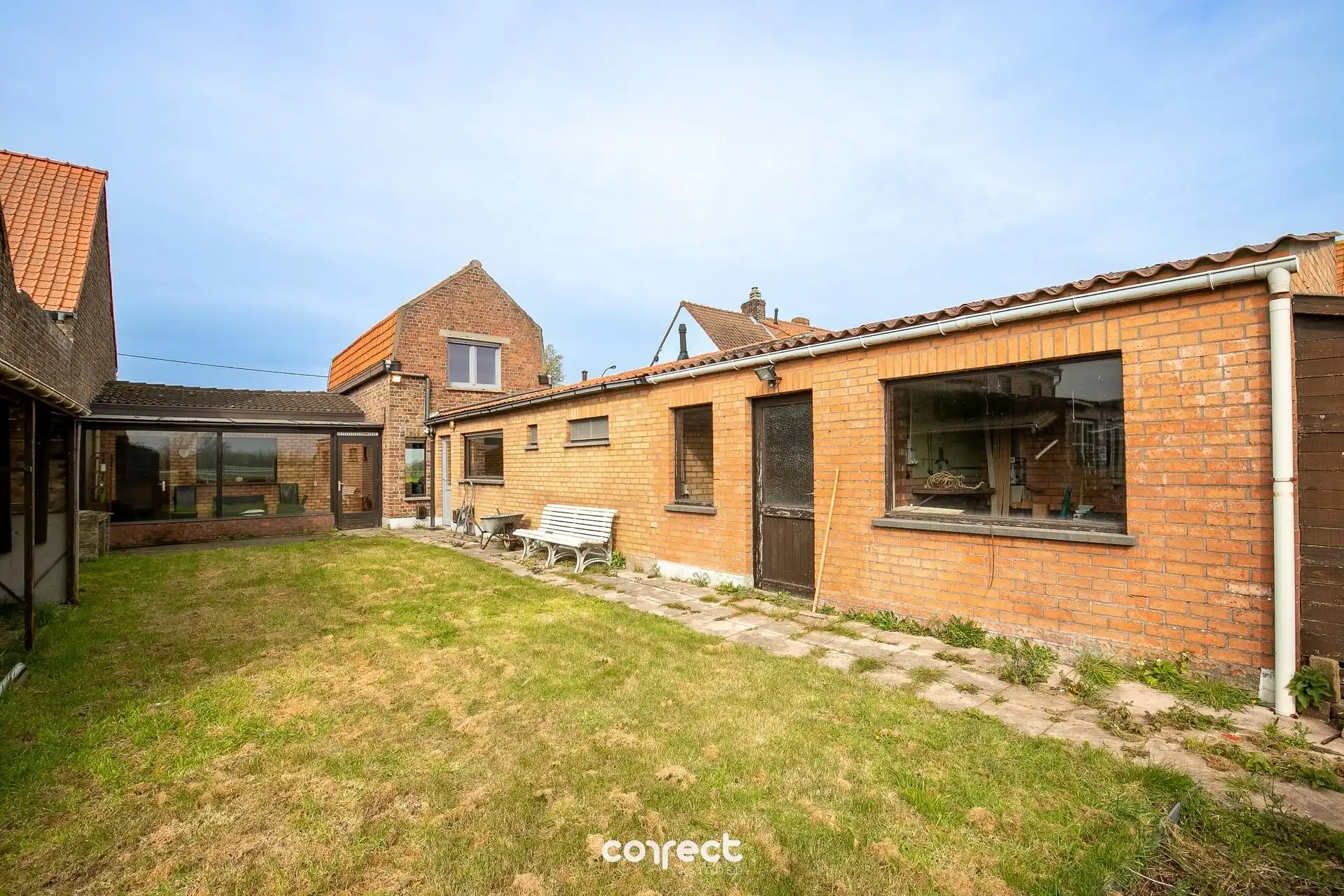 Halfopen bebouwing met garage gelegen op een gunstige ligging en prachtig zicht op de velden. foto 10