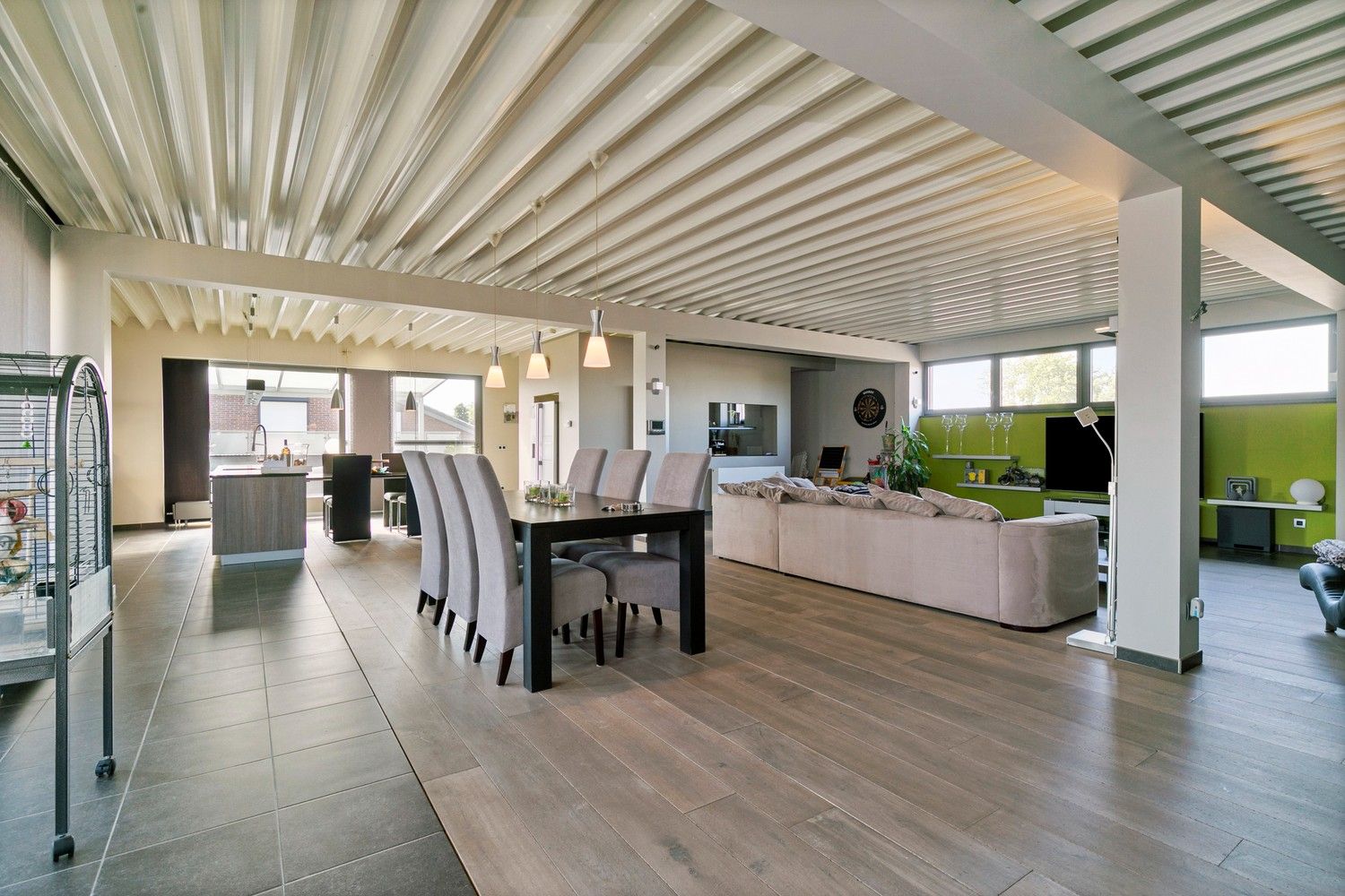 Handelsruimte met luxe duplex-appartement en verhuurde loodsen op het industrieterrein in Lanaken foto 32