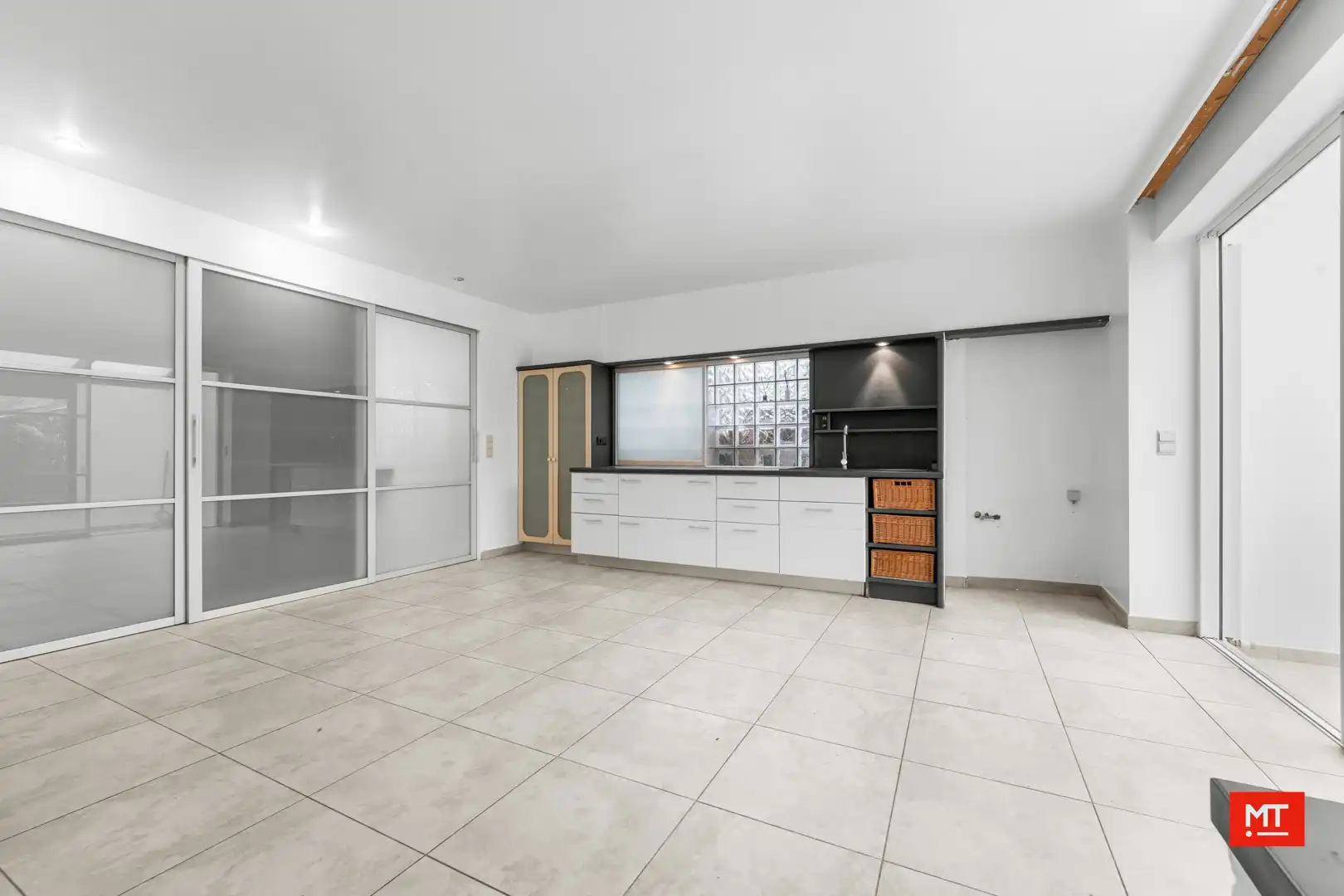 Magazijn (130 m²) en bureelruimte te koop in Dadizele foto 6