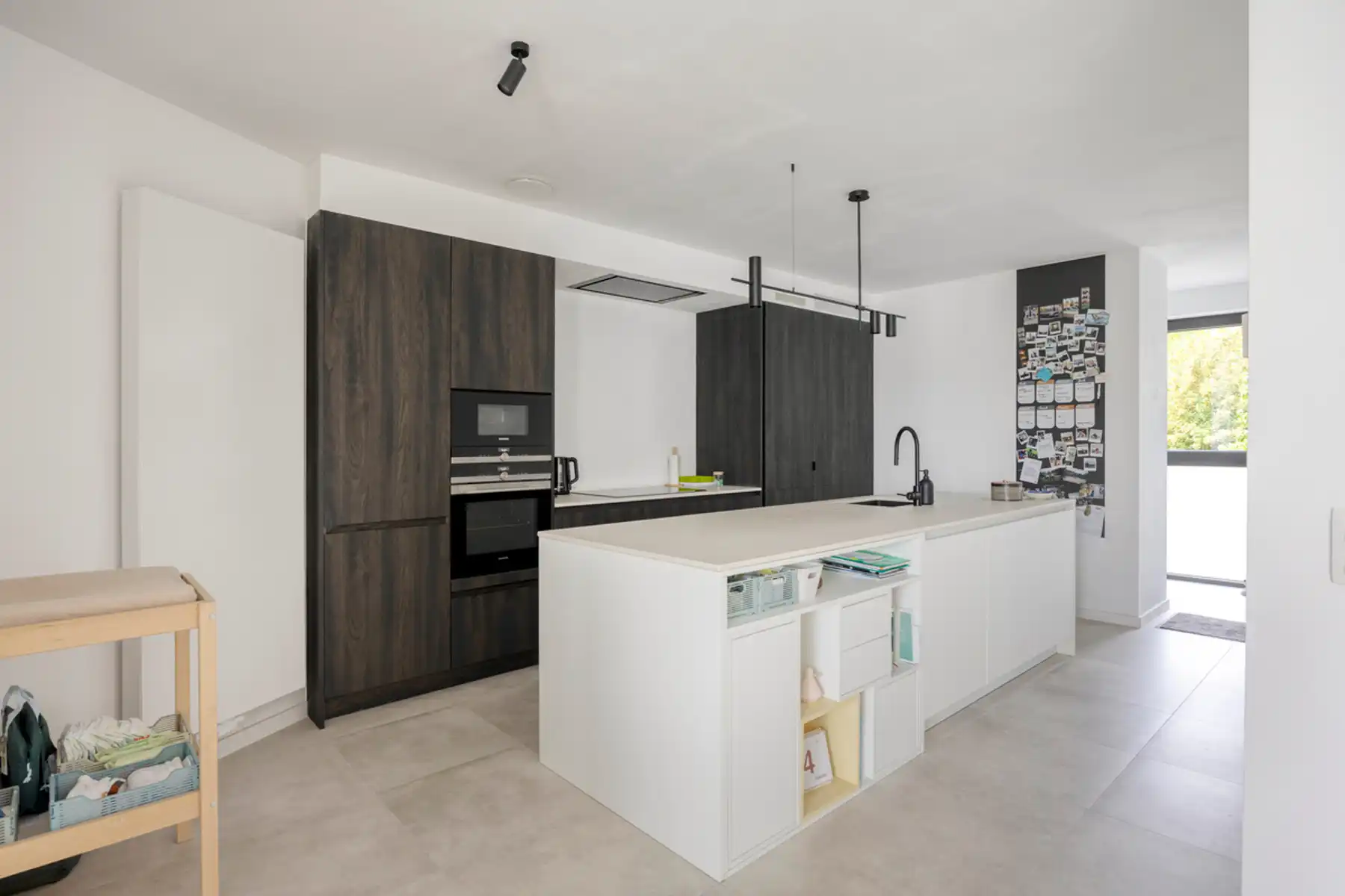 Uitzonderlijk ruim appartement met garage en staanplaats foto 10
