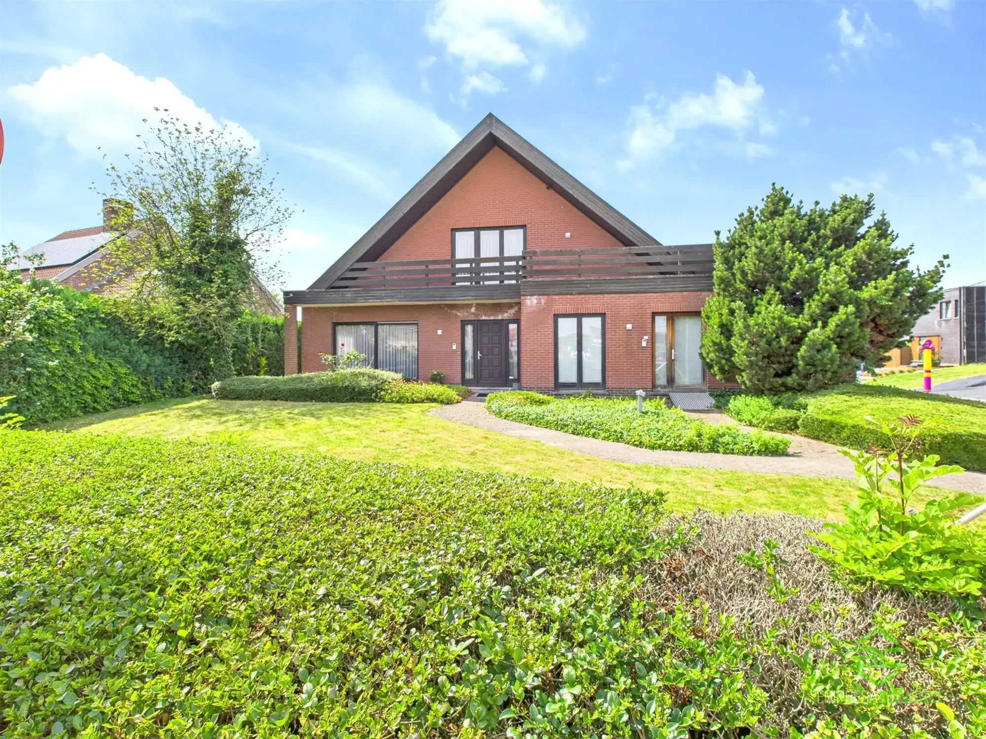 Ruime OB met aparte bureauruimte en 4 slpk in Brustem! foto 2