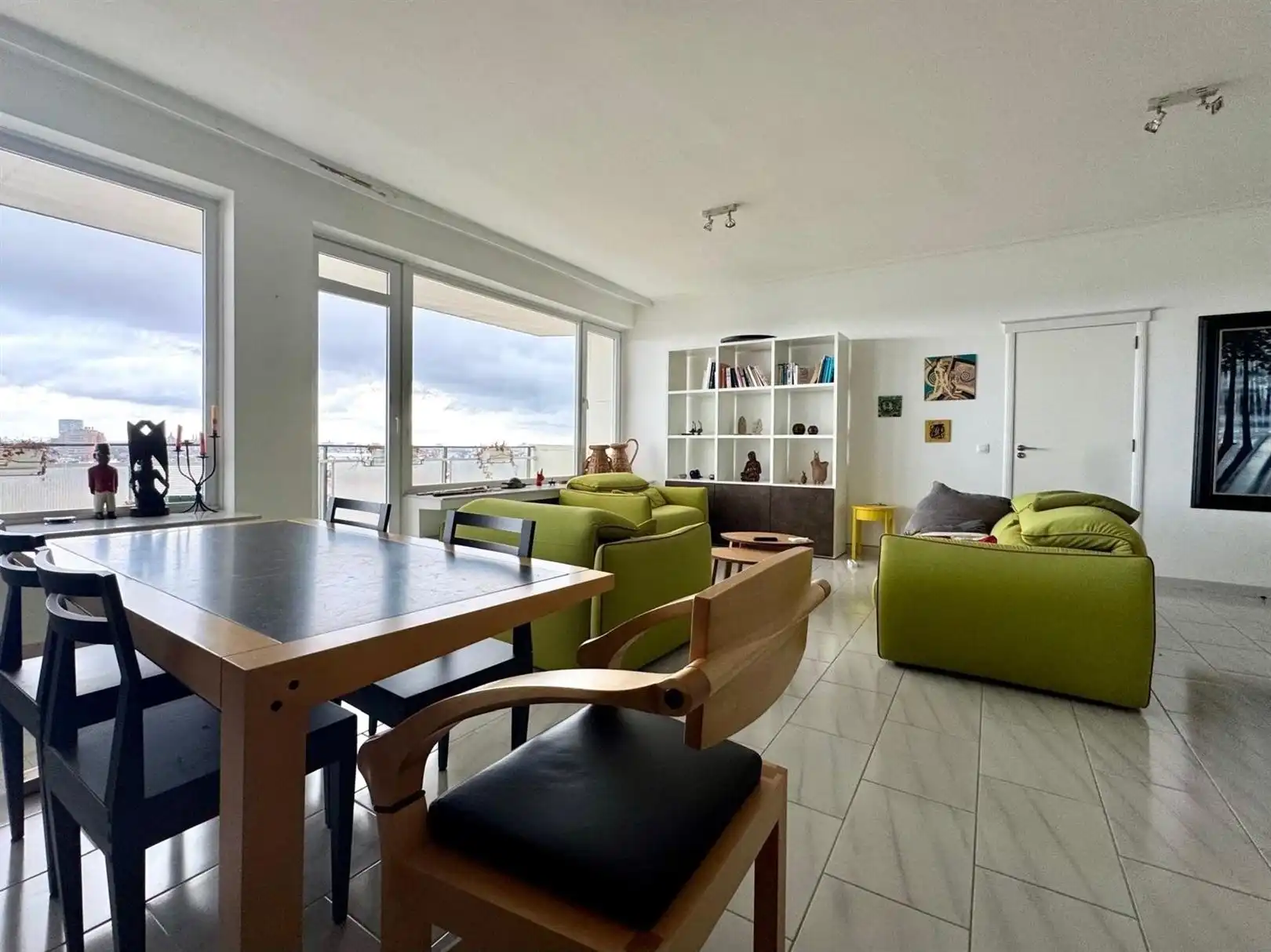 Gemeubeld hoekappartement (12e verdieping) met 3 slaapkamers foto 16