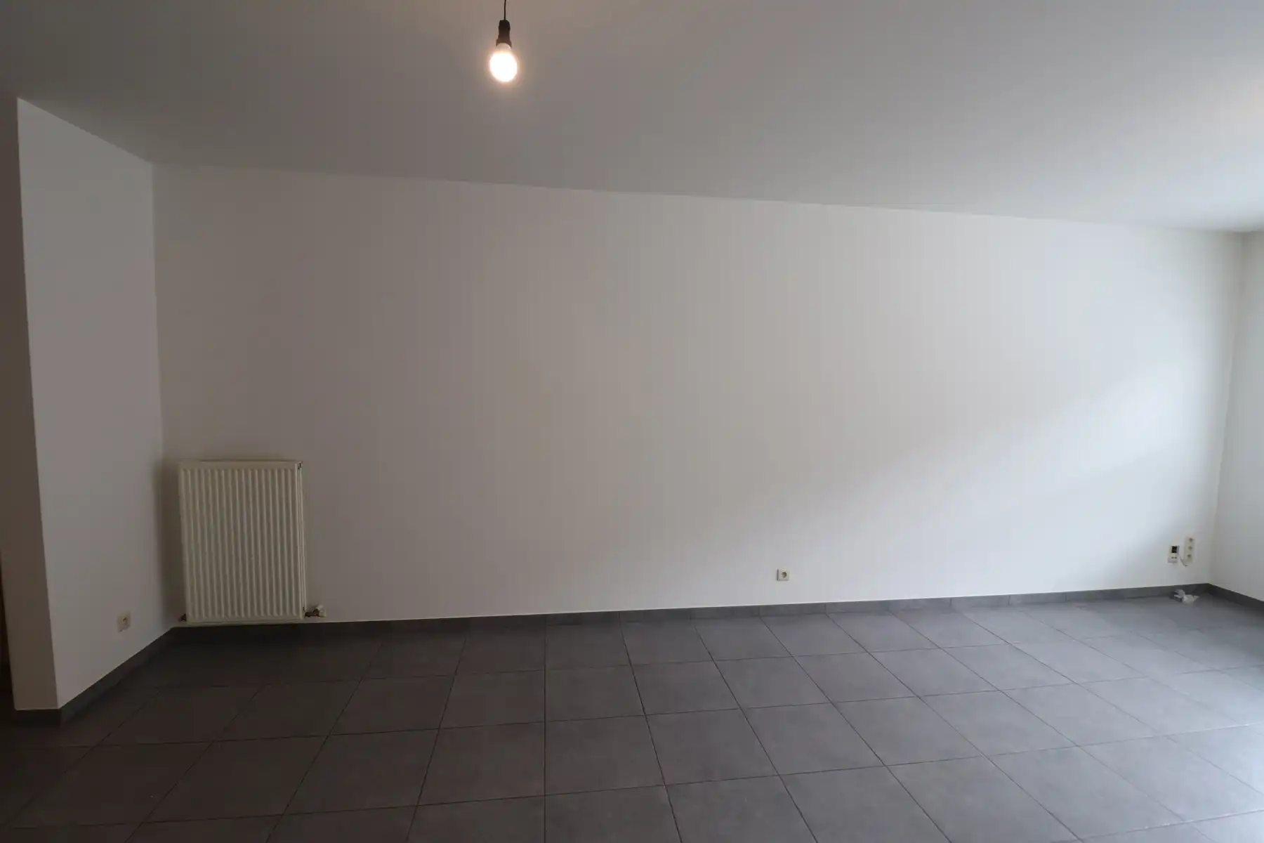 Gelijkvloers 2-slaapkamerappartement met terras en garage. foto 4