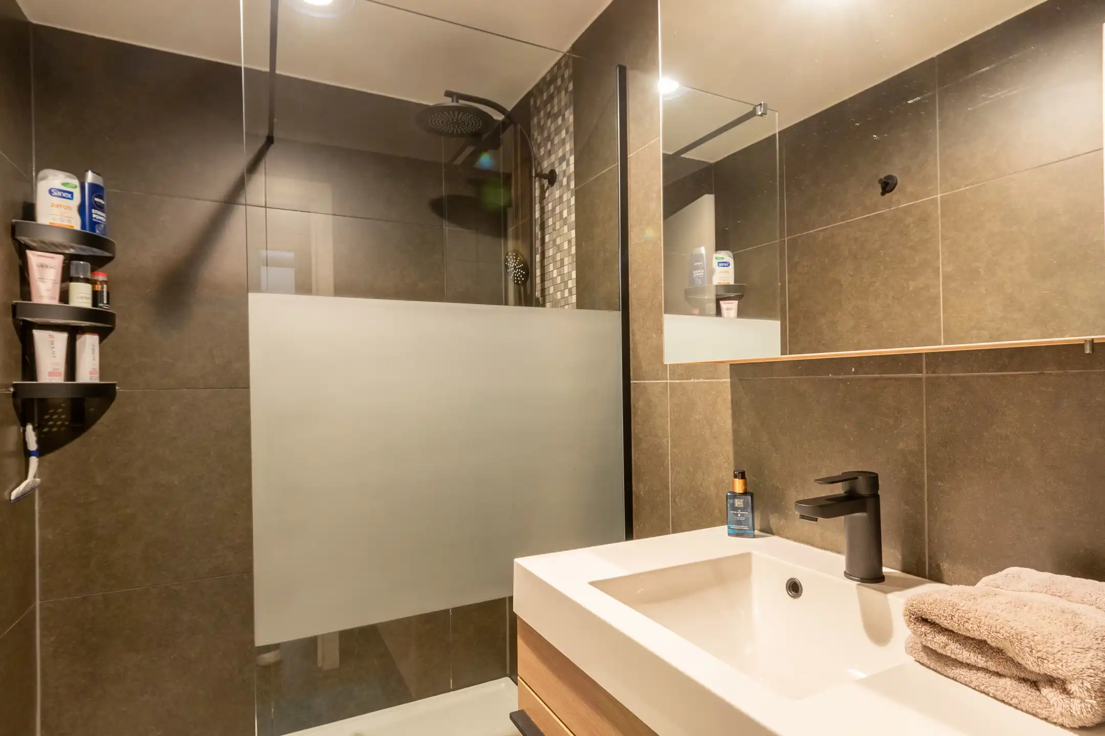 Prachtig GLVLappartement met tuin & 2 autostaanplaatsen foto 19