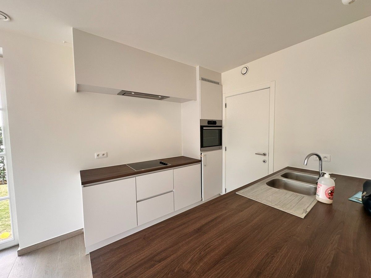 Mooi gelijkvloersappartement met 2 slpk en parking foto 4