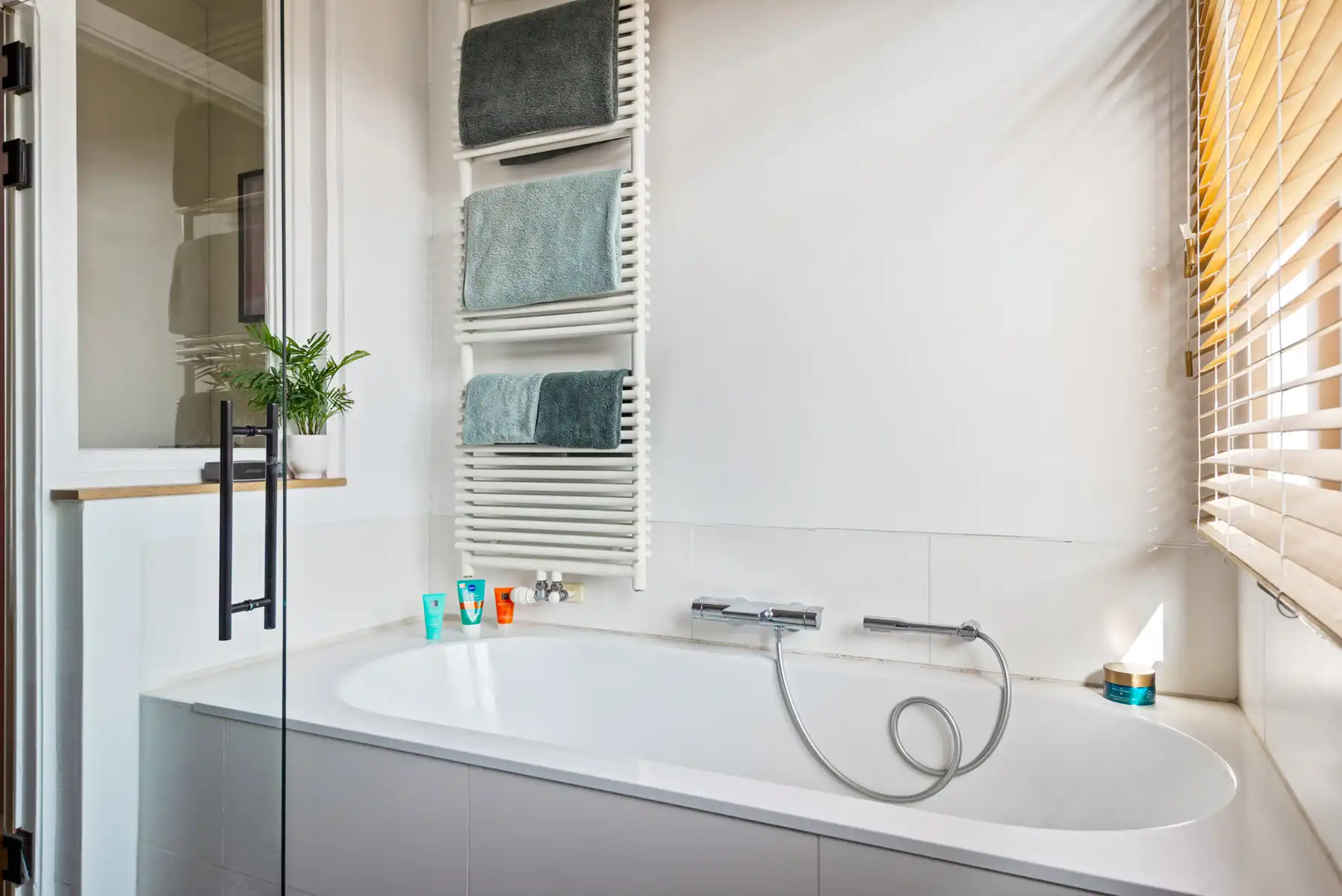 Top gerenoveerde woning met dakterras in centrum 2060 foto 17