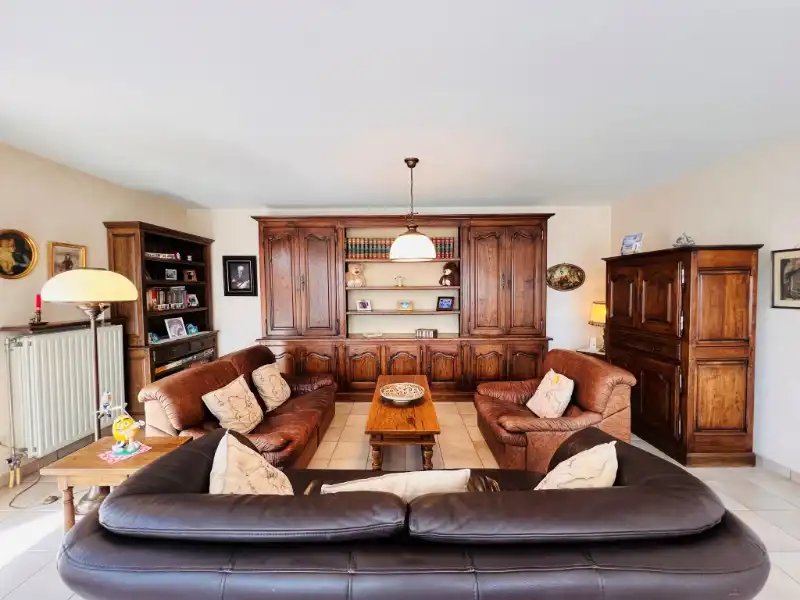 Ruim woonappartement met 3 slaapkamers en carport foto 6