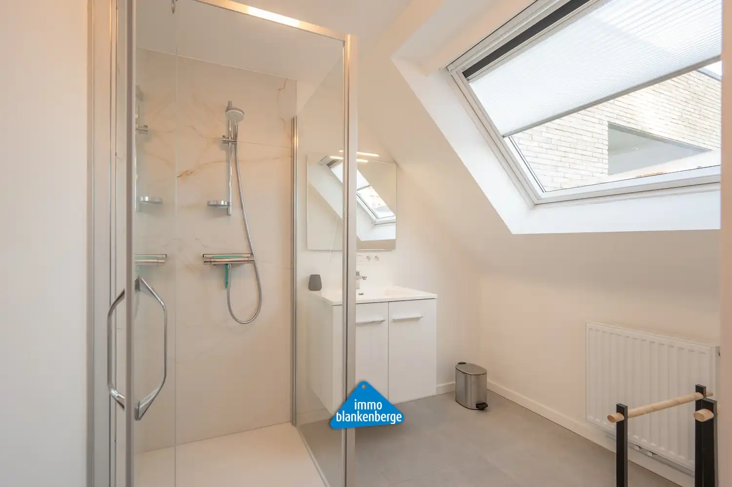 Gemeubelde exclusieve penthouse met garage, twee slaapkamers en terras foto 16