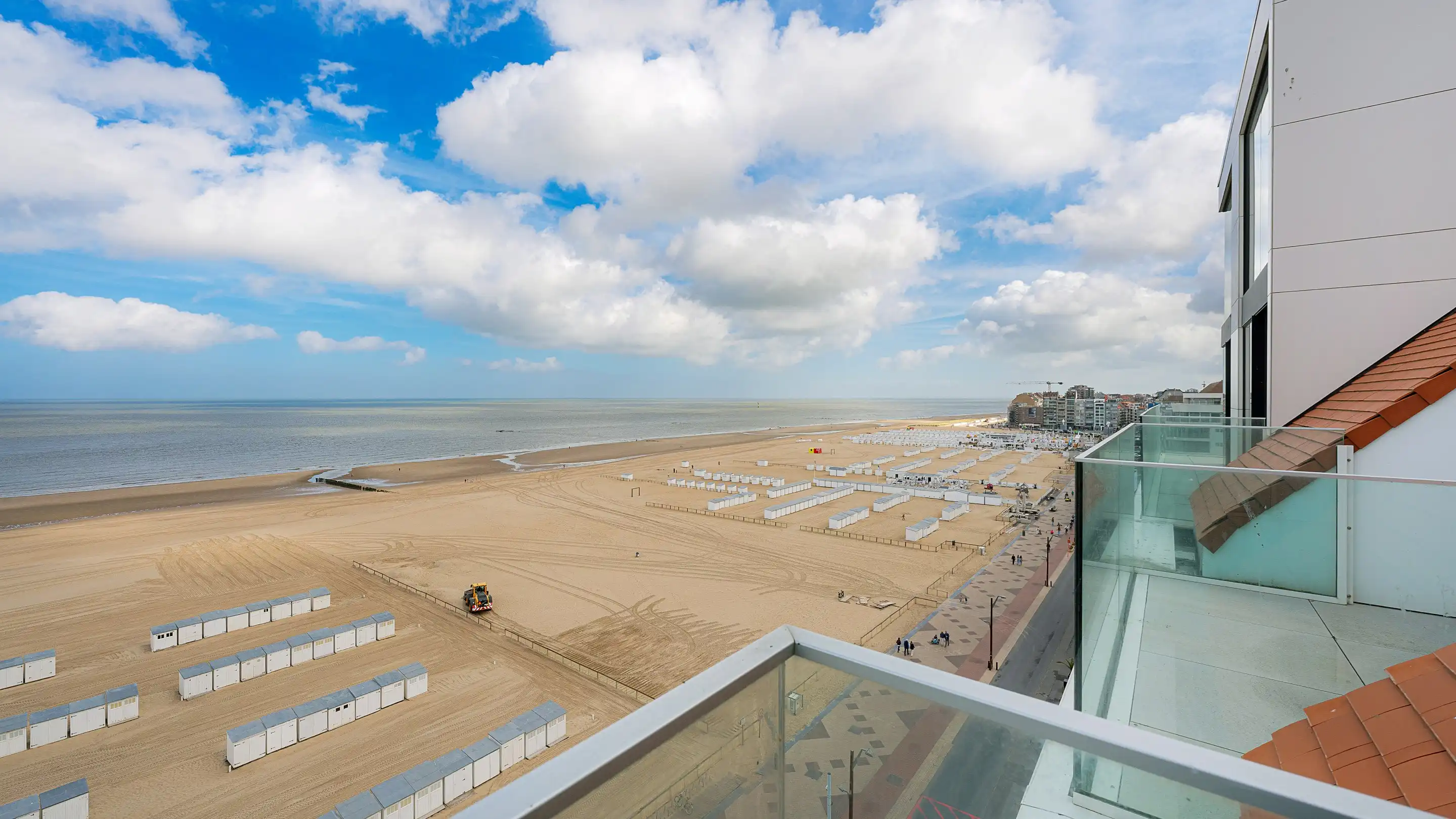 Exclusief en perfect afgewerkt appartement met unieke doorzichten op zee en het Knokse hinterland foto 2