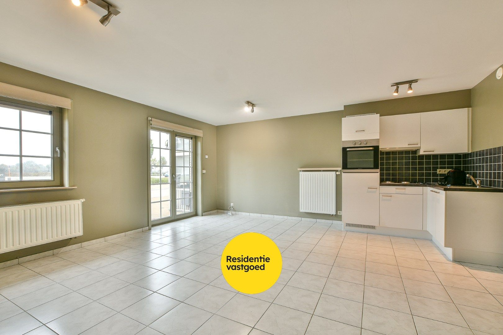 Modern gelijkvloers appartement met 2 slaapkamers– op slechts 500m van strand en zee! foto 8