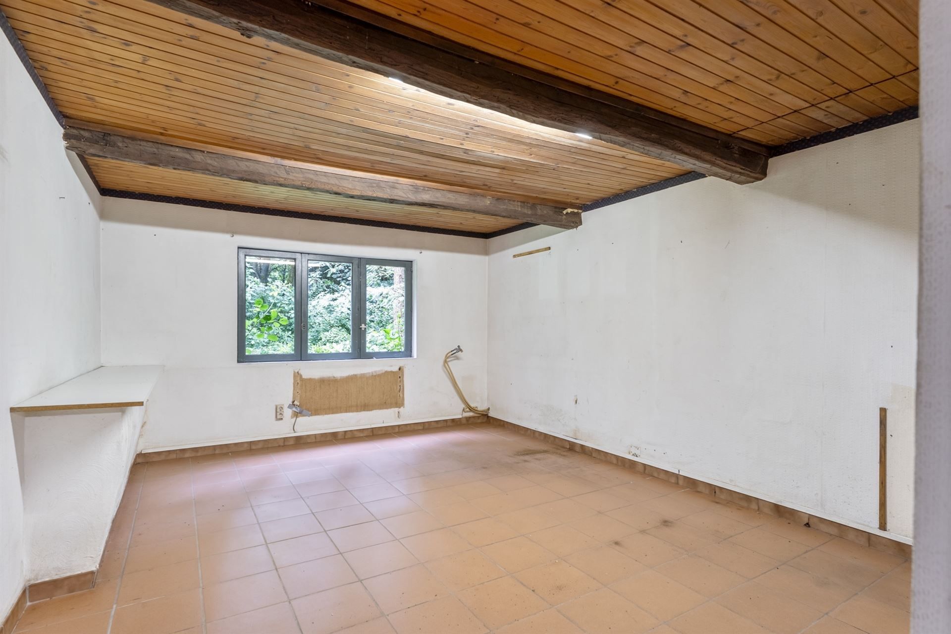 Te renoveren gebouw op en met grond. foto 6