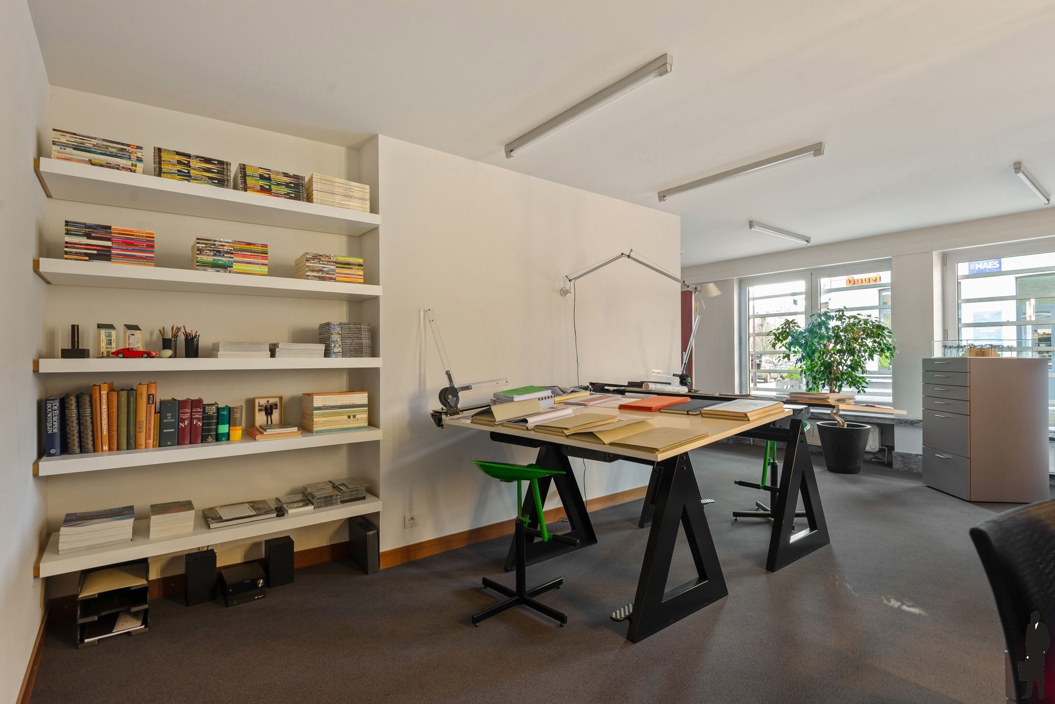 Riante kantoorruimte met privatieve garagebox in het centrum foto 7
