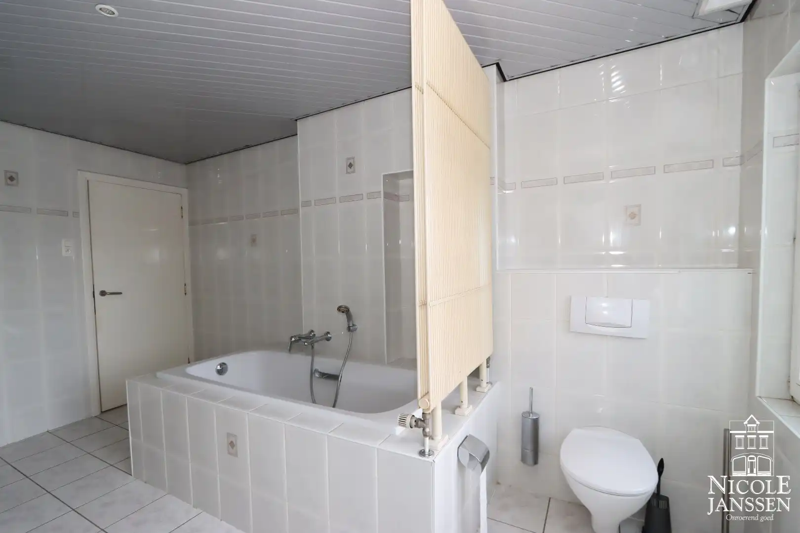 Instapklaar handelspand met ruim ingedeelde woning met leuk tuintje foto 23