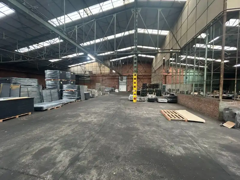 Ruim industrieel magazijn van ca. 6.900 m² met parkeerfaciliteiten foto 5