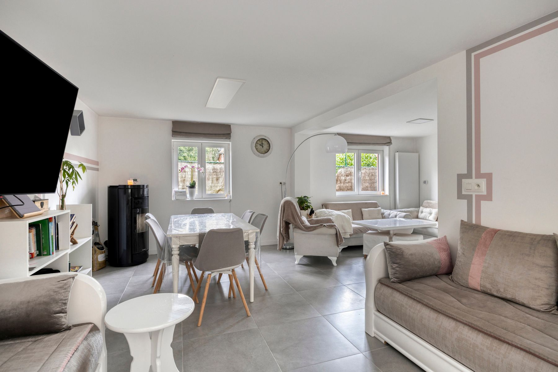 Volledig gerenoveerde, instapklare woning in groene omgeving foto 6