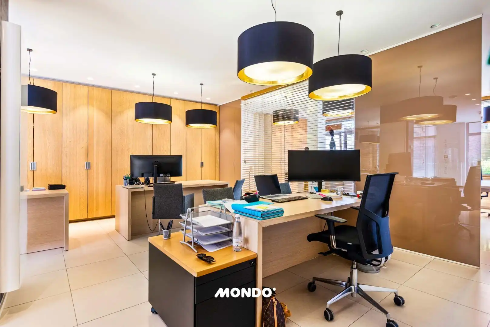 Strategisch gelegen comm. gelijkvloers (108 m²) te koop in centrum Wolvertem. foto 2