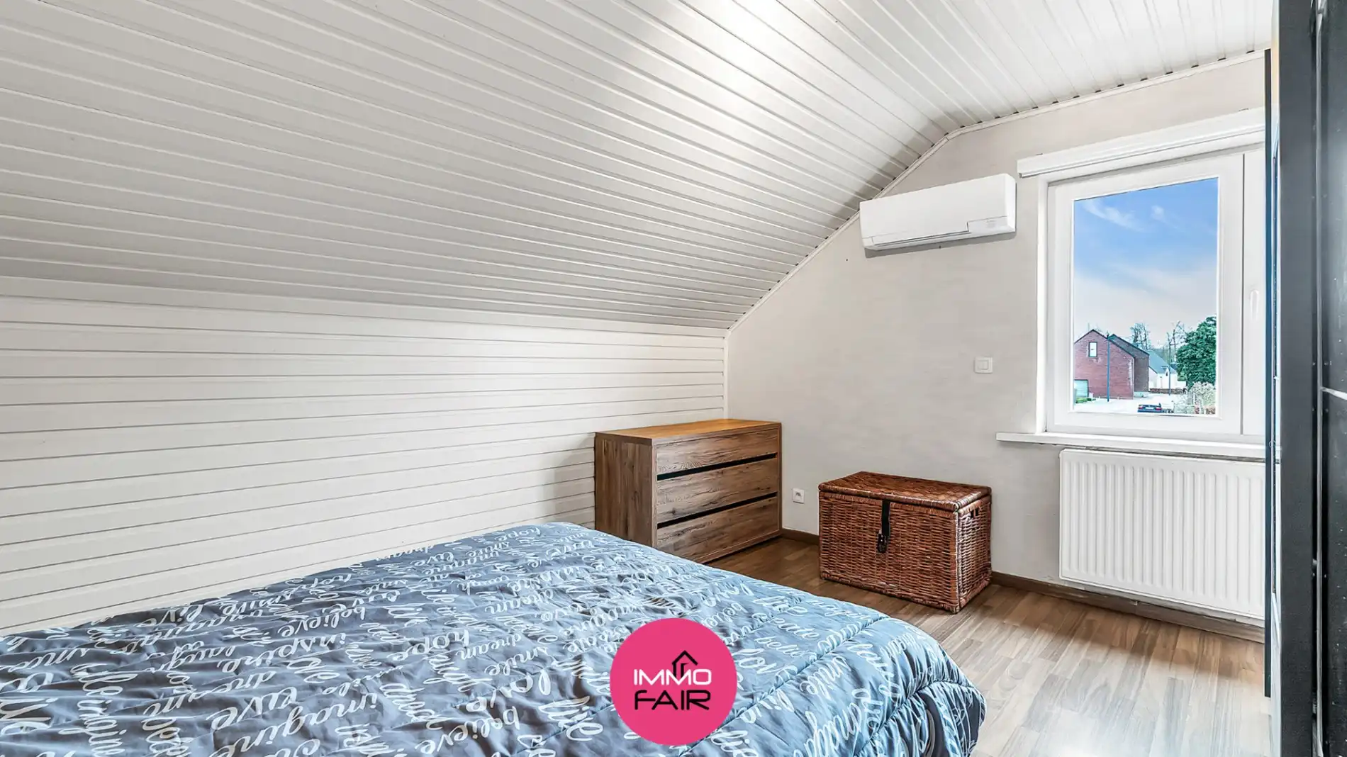 Knusse, betaalbare woning met dubbele garage in het geliefde Leut! foto 7