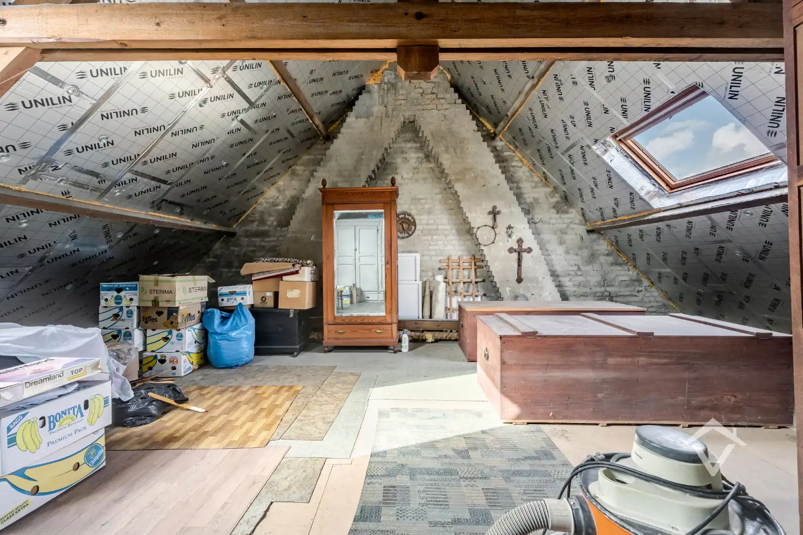 Ruime woning met bijgebouwen in Gistel: 5 Slaapkamers, 368m² Woonoppervlakte op een perceel van 1801m² foto 22