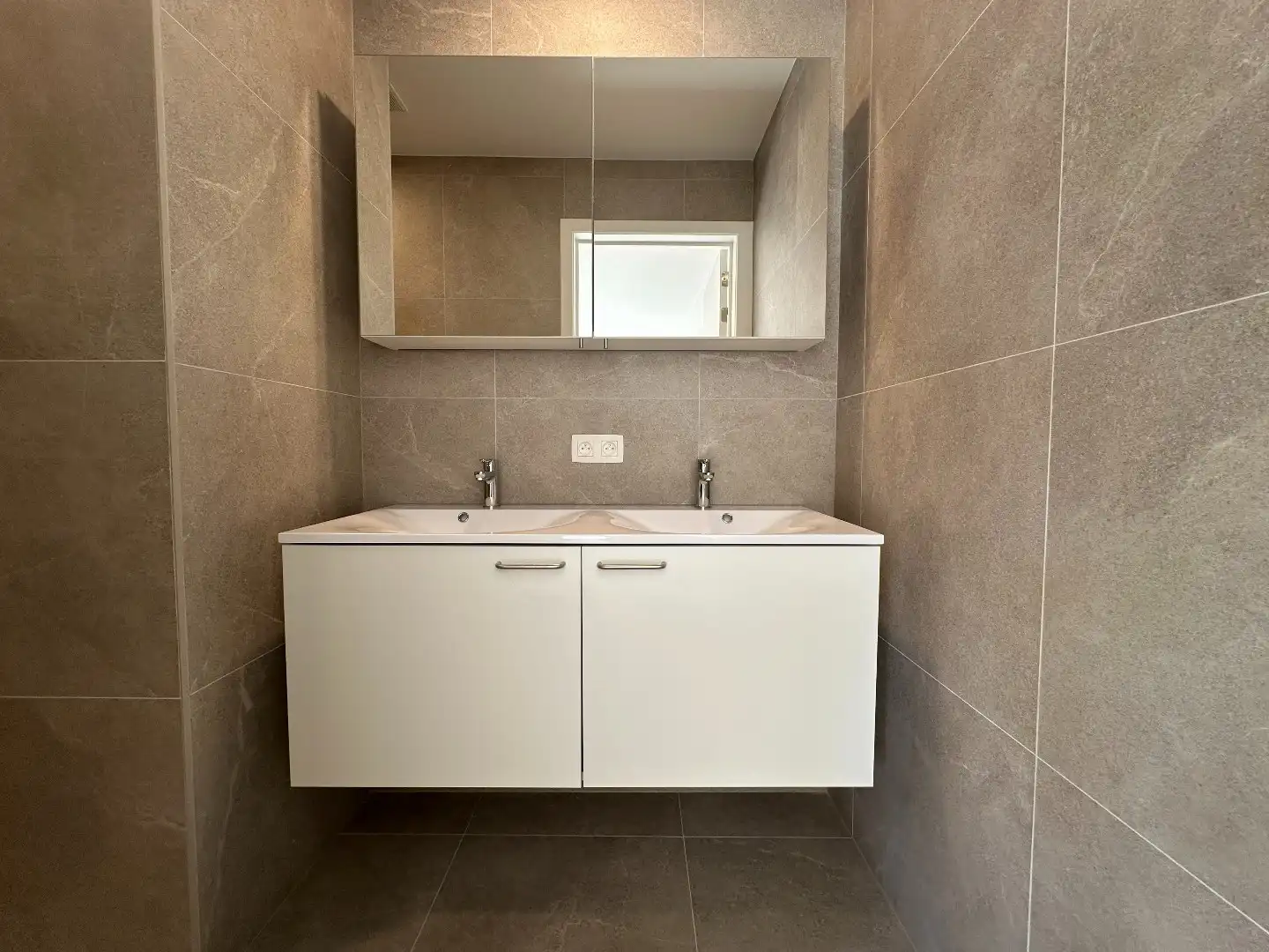 Instapklaar 1-slaapkamer appartement met mooi zonneterras, Torhout foto 9
