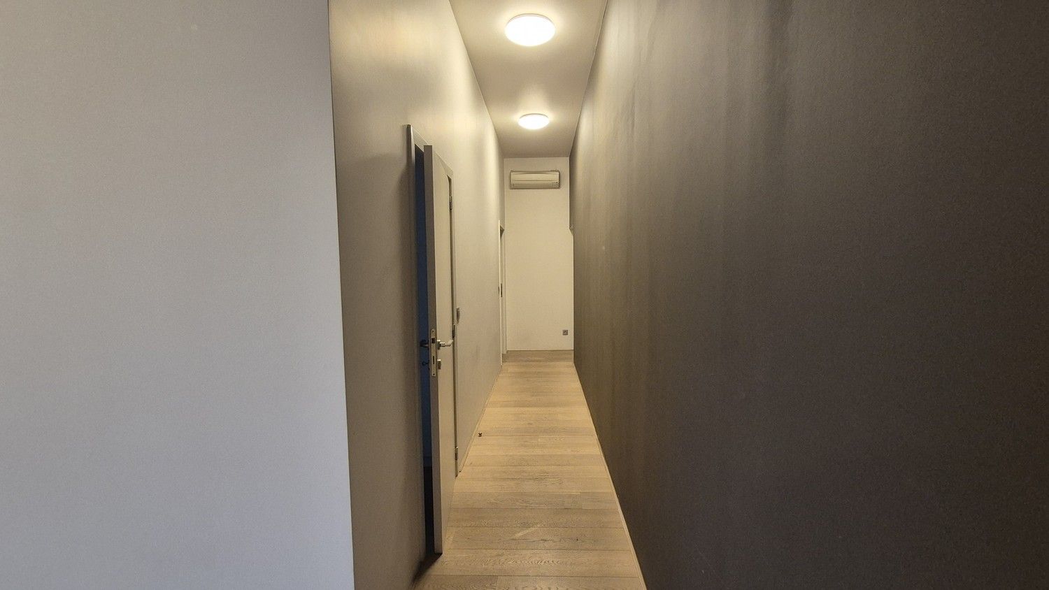 Multifunctionele ruimte met eigen inkomhal en inpandige garage in Wingepark foto 7