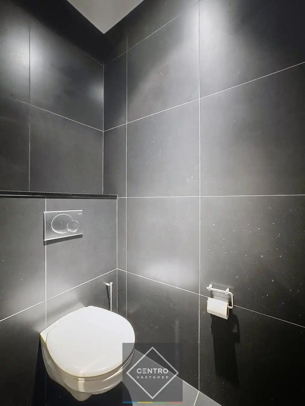 Centraal gelegen pand met ruime garage! foto 8