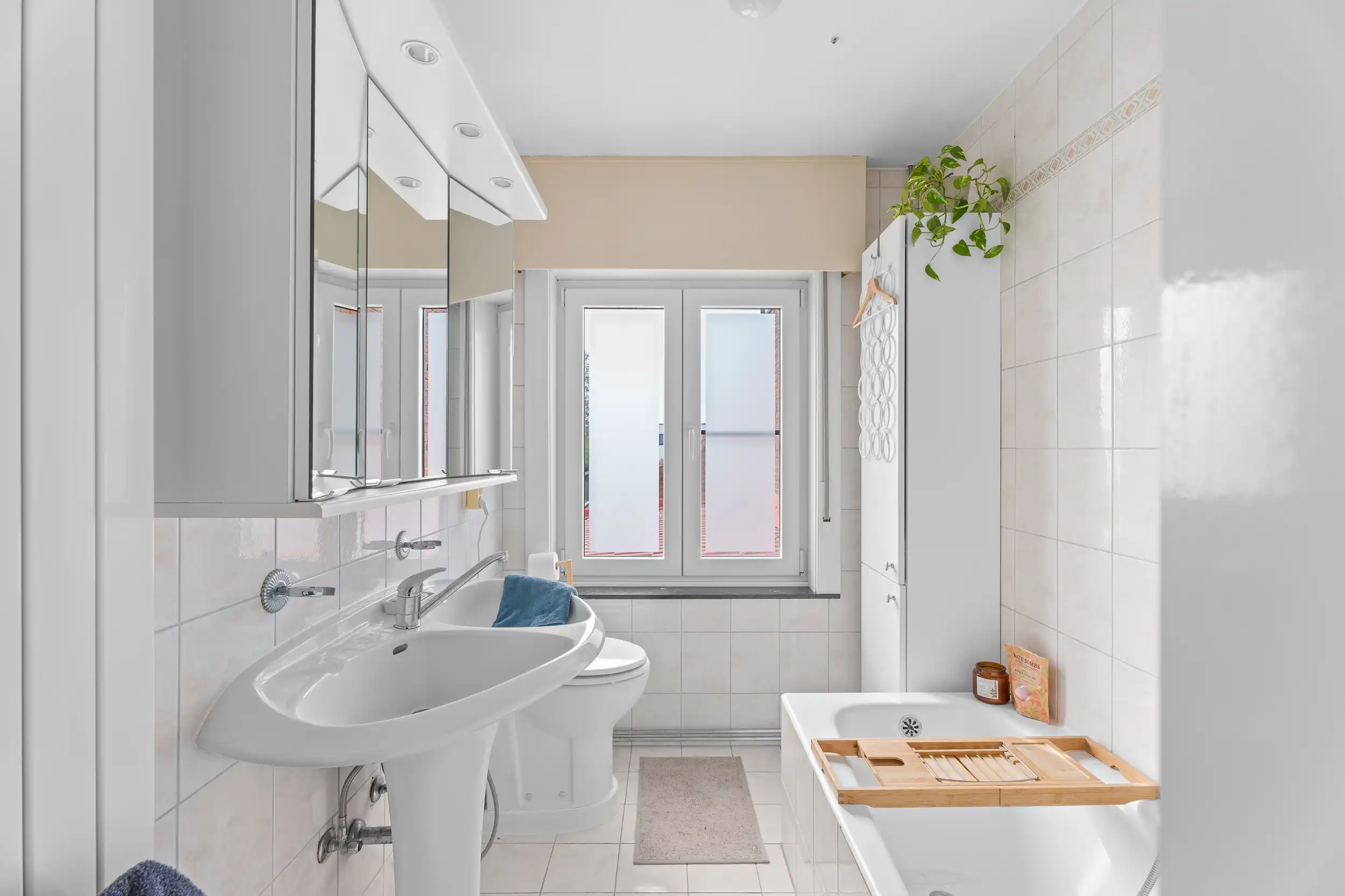 Ruime gezinswoning met 4 slpk, zonnepanelen & zonnige tuin foto 11