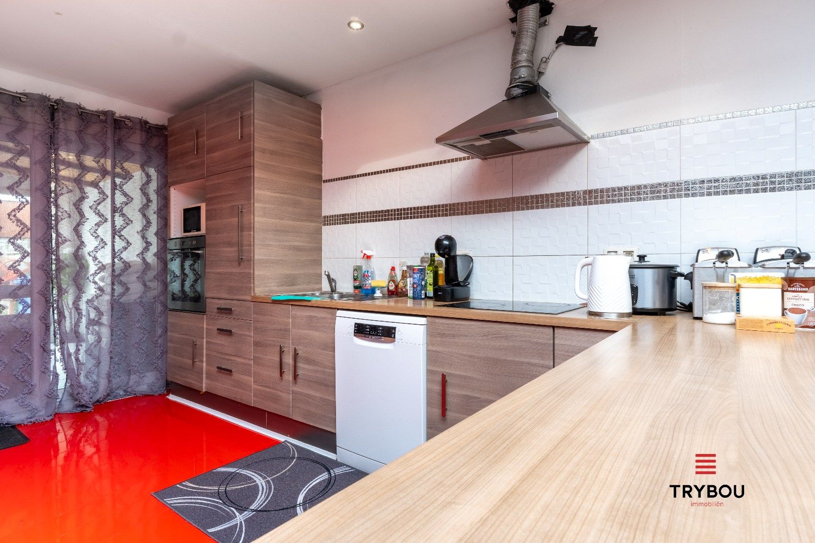 Rustig gelegen, volledig gerenoveerde woning met gezellige, onderhoudsvriendelijke tuin foto 11