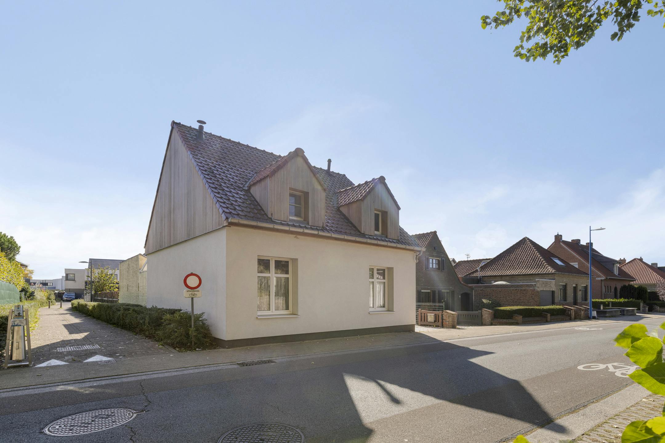 Gerenoveerde woning tegenover de Hoge Blekker duinen foto 3