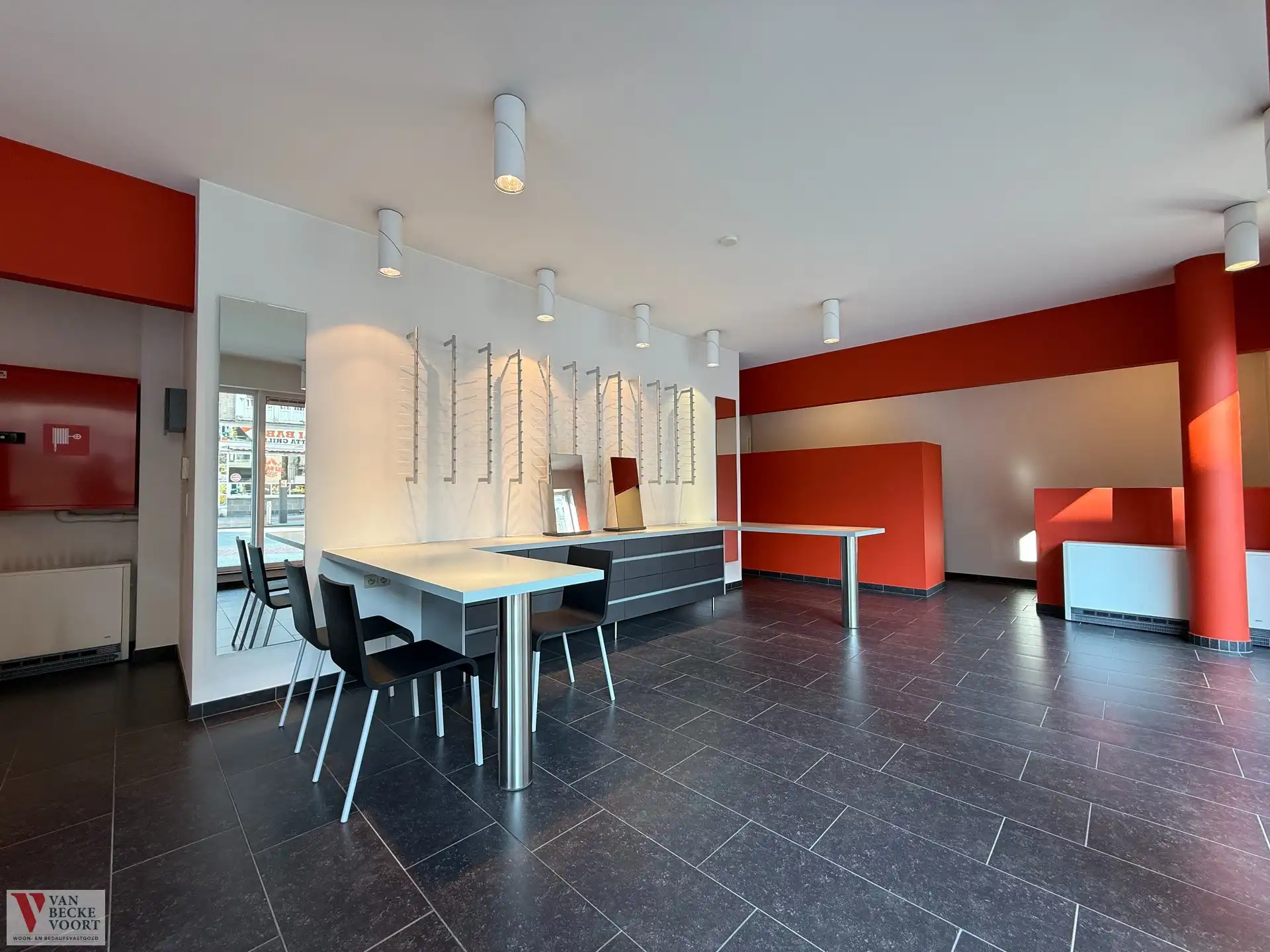 Handelsgelijkvloers 75m² foto 5