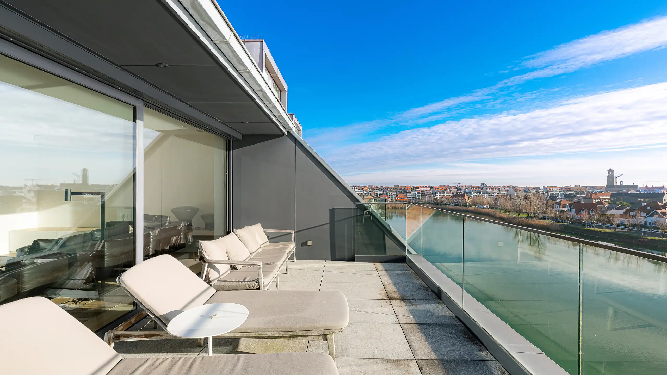 Luxueus appartement met frontaal zicht op het Zegemeer. foto 3