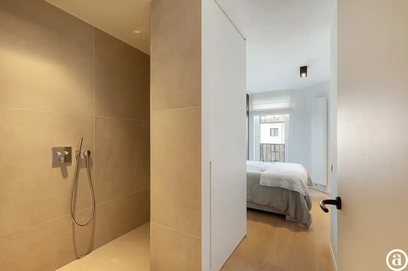 Luxueus gerenoveerd 3-slaapkamerappartement nabij de Zeedijk foto 23