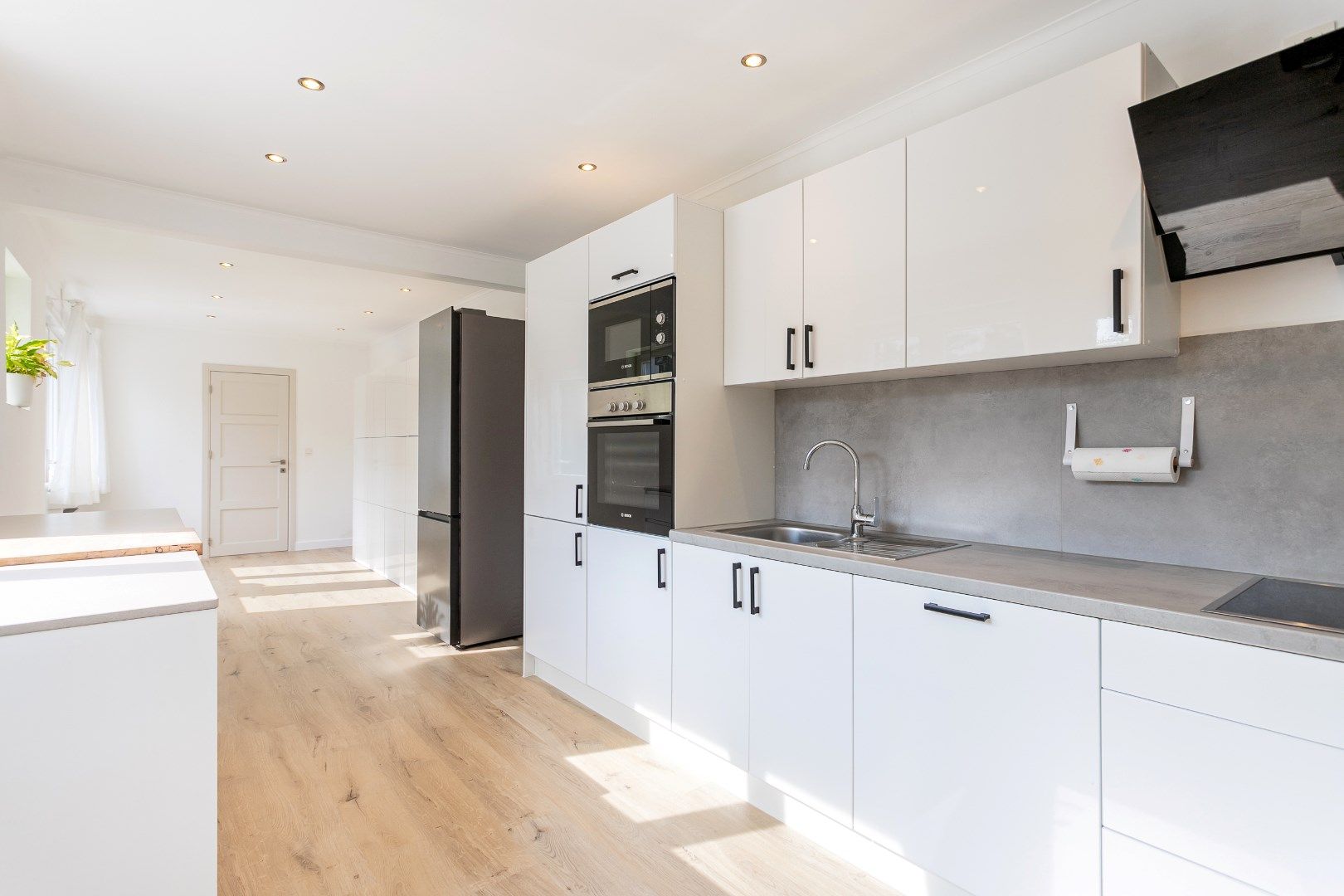 Instapklare woning te Dworp met 5 slkp., garage en tuin foto 6