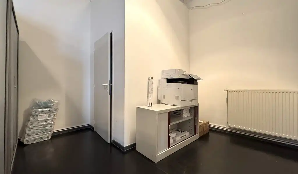 Instapklaar kantoor te huur aan luchthaven in Deurne foto 14