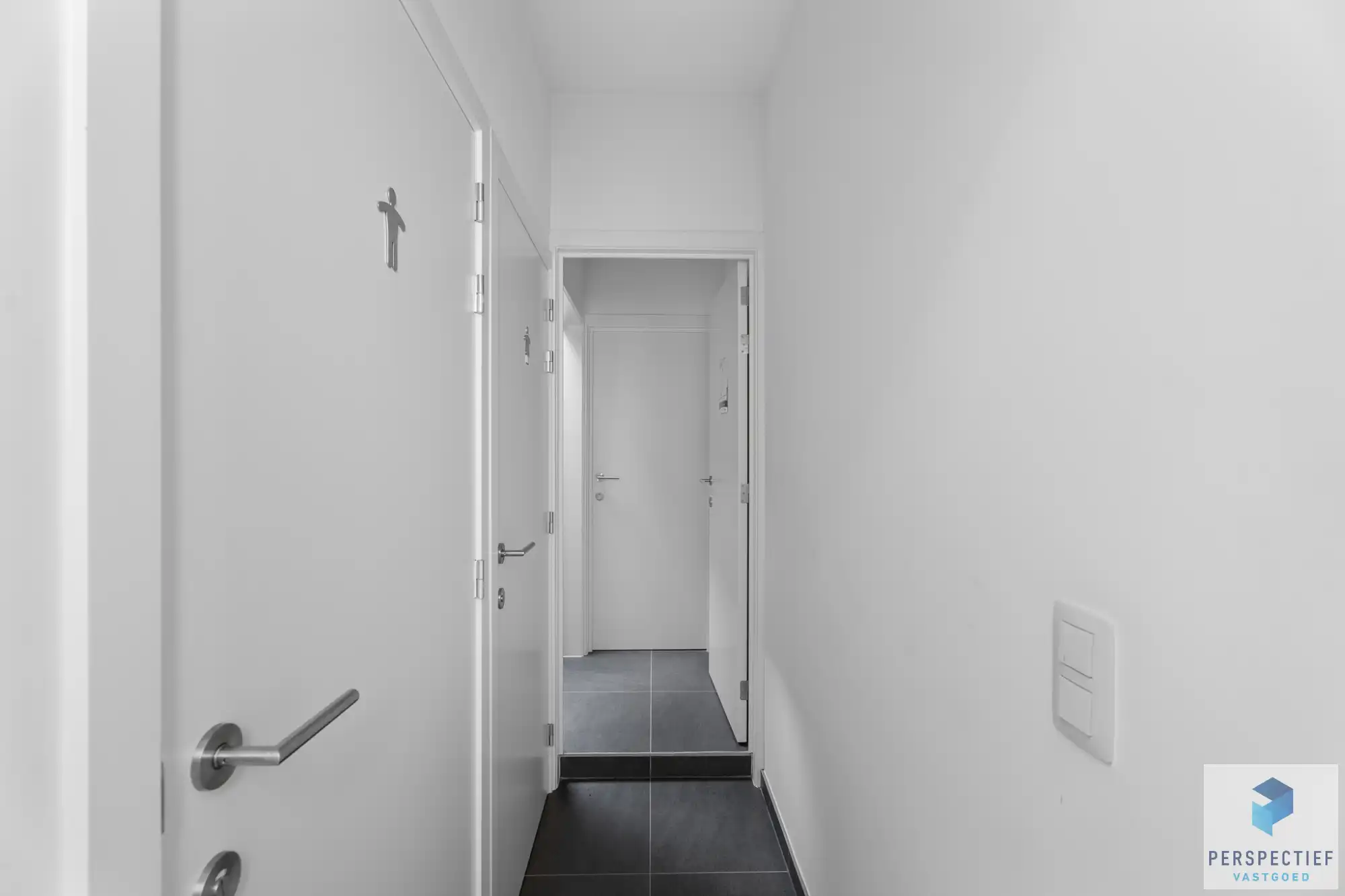 Veelzijdig handelshuis/kantoorgebouw foto 12