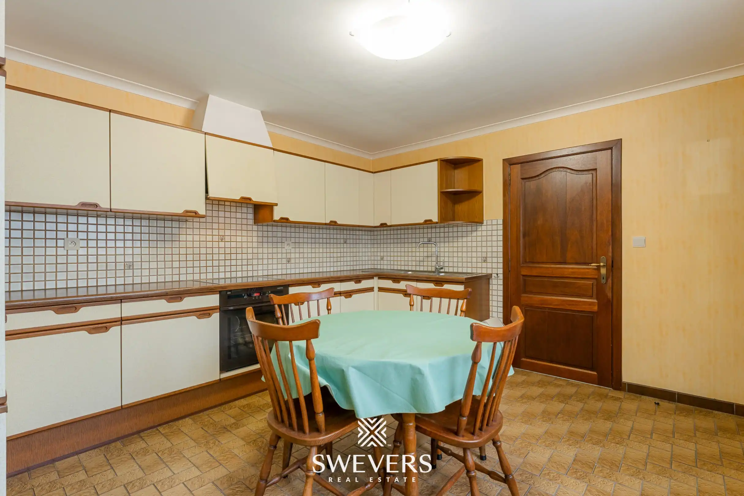 Open bebouwing met drie slaapkamers en uitzonderlijke kelder in Houthalen foto 13