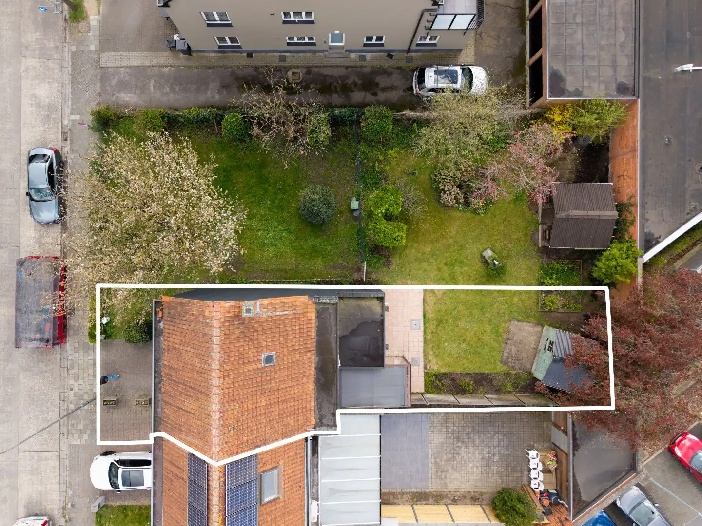 Te renoveren gezinswoning met vier slaapkamers en tuin in Wondelgem foto 9