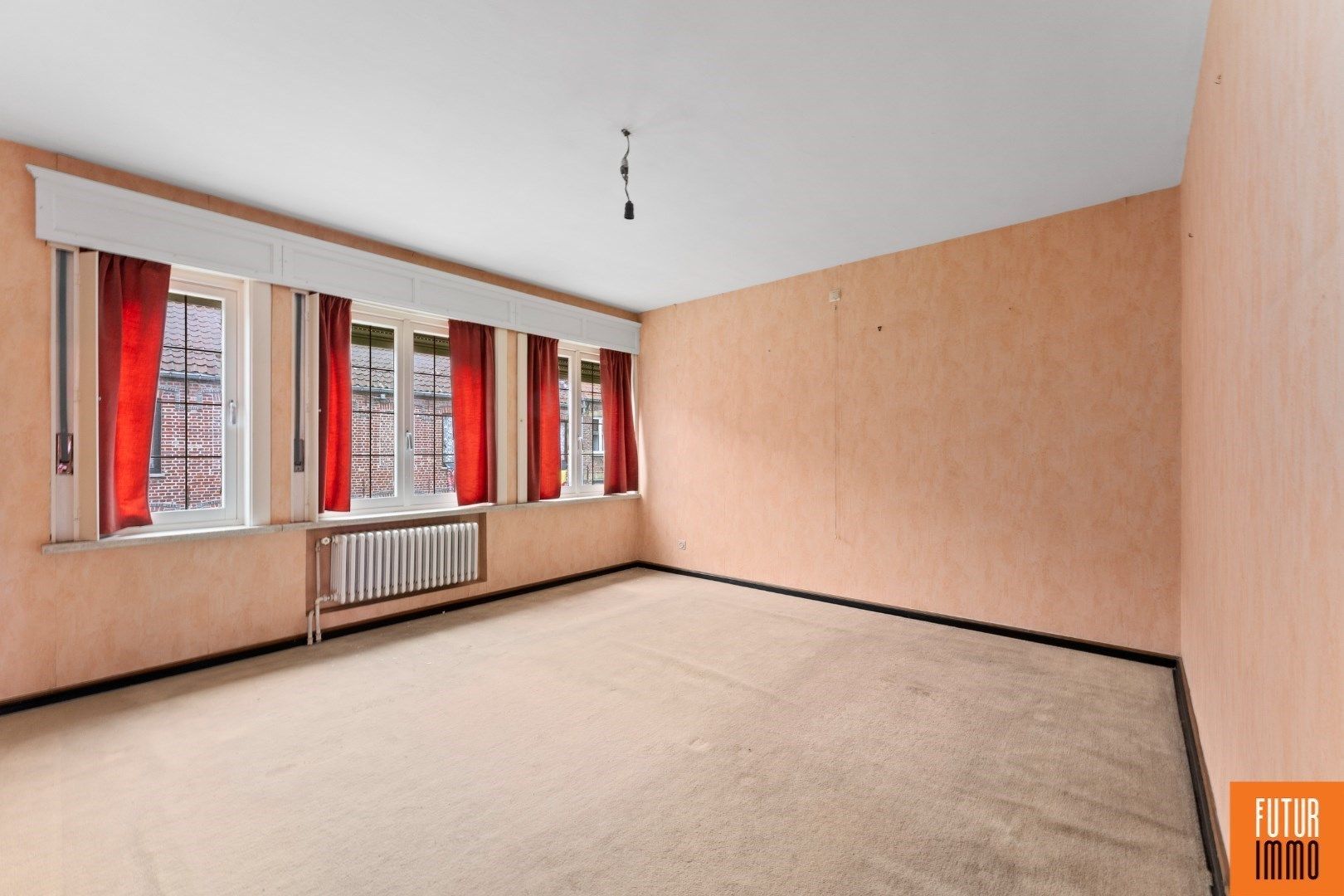 Te renoveren woning met achterliggende grond foto 7
