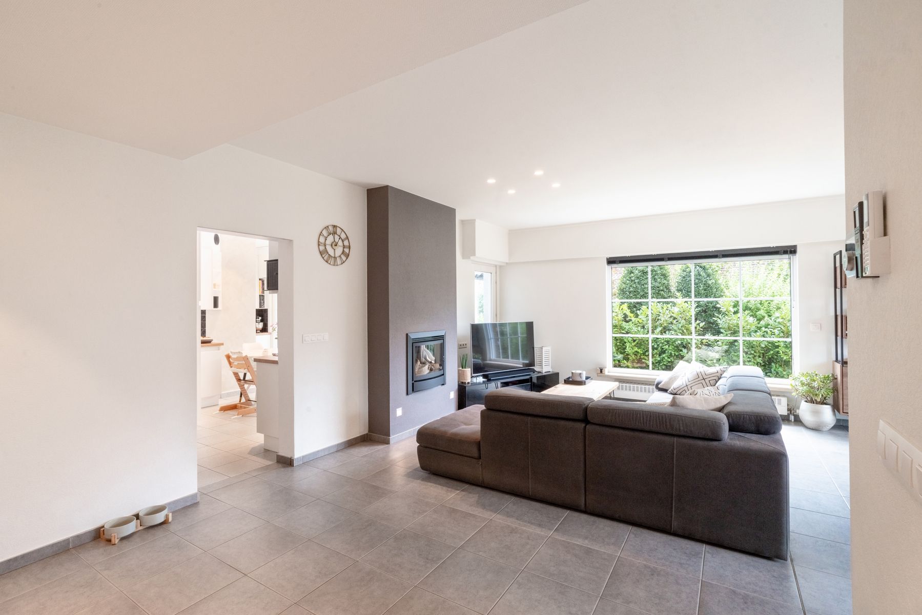 Instapklare en gerenoveerde villa met 3/4 slps en bureau foto 9