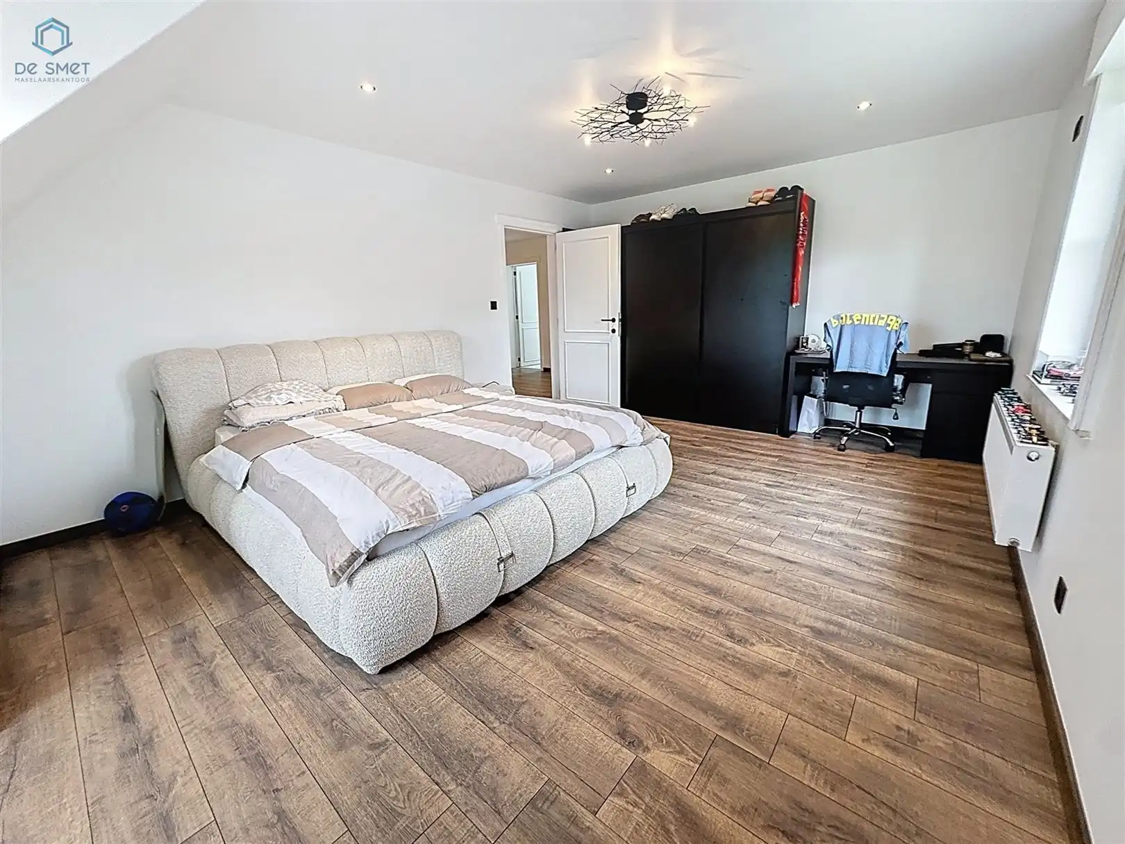 Prachtig gerenoveerde villa met 4 slaapkamers, garage en zwembad foto 17