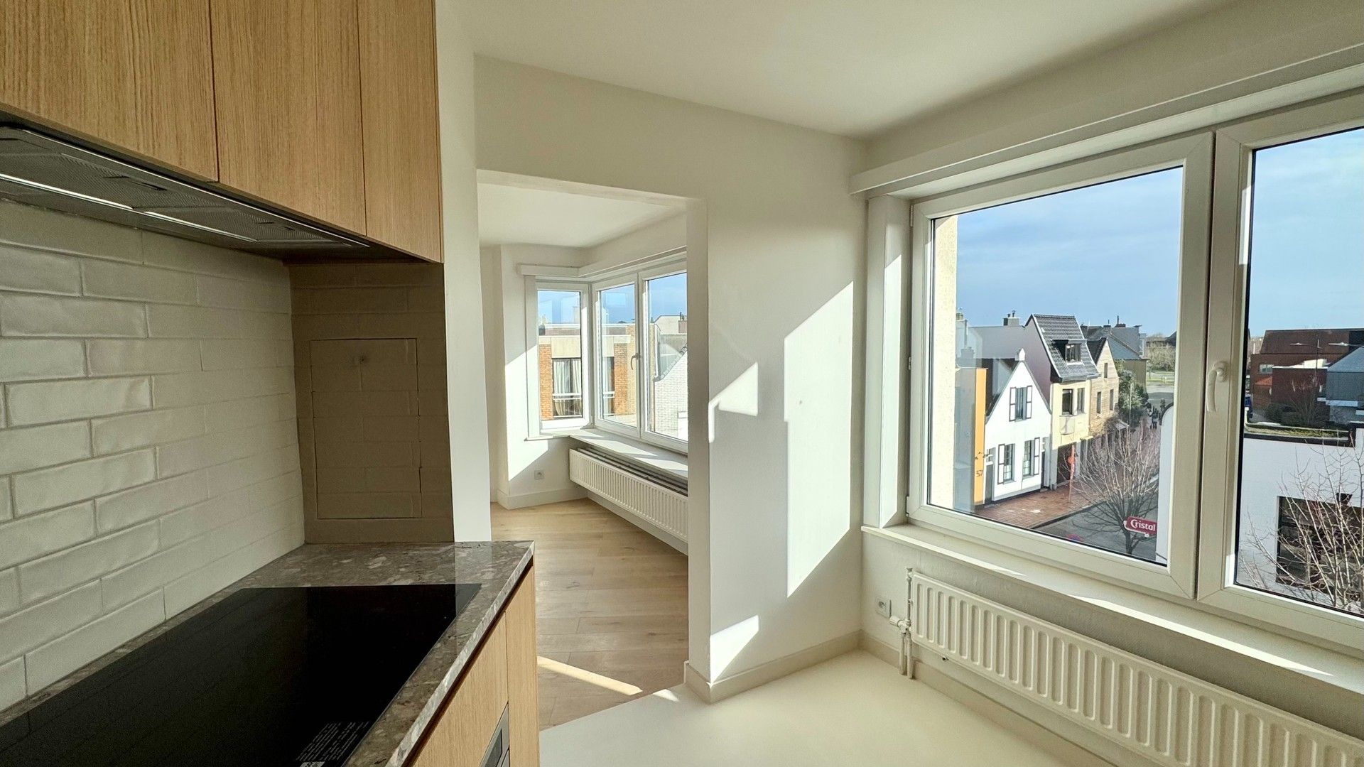 Gerenoveerd hoekappartement met 2 volwaardige slaapkamers, vlakbij het centrum van Knokke. foto 5