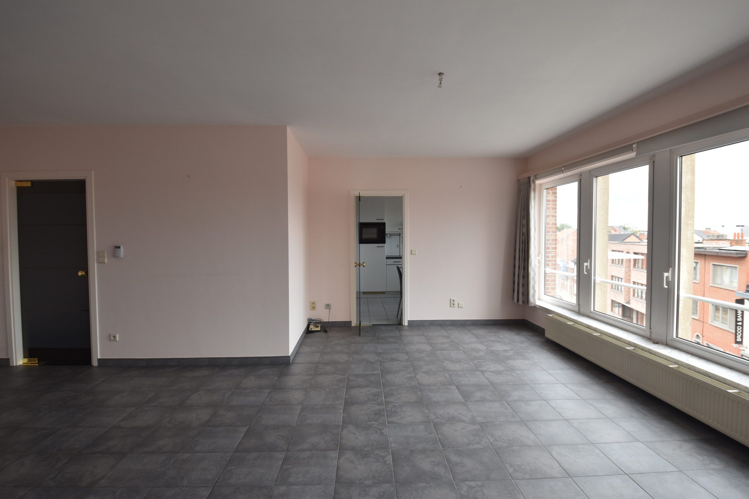 Stijlvol en ruim appartement met 3 slaapkamers en zonnig terras. foto 5