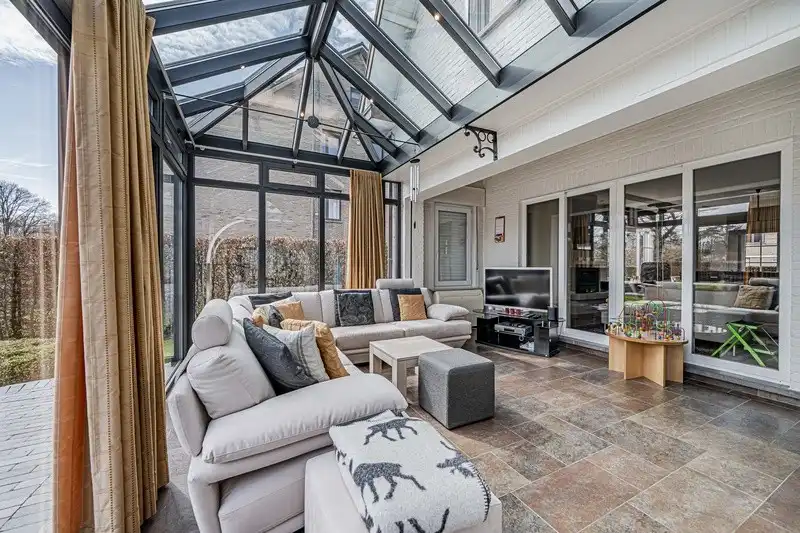 Karaktervolle, statige villawoning met 3 à 4 slpks en royale tuin foto 13