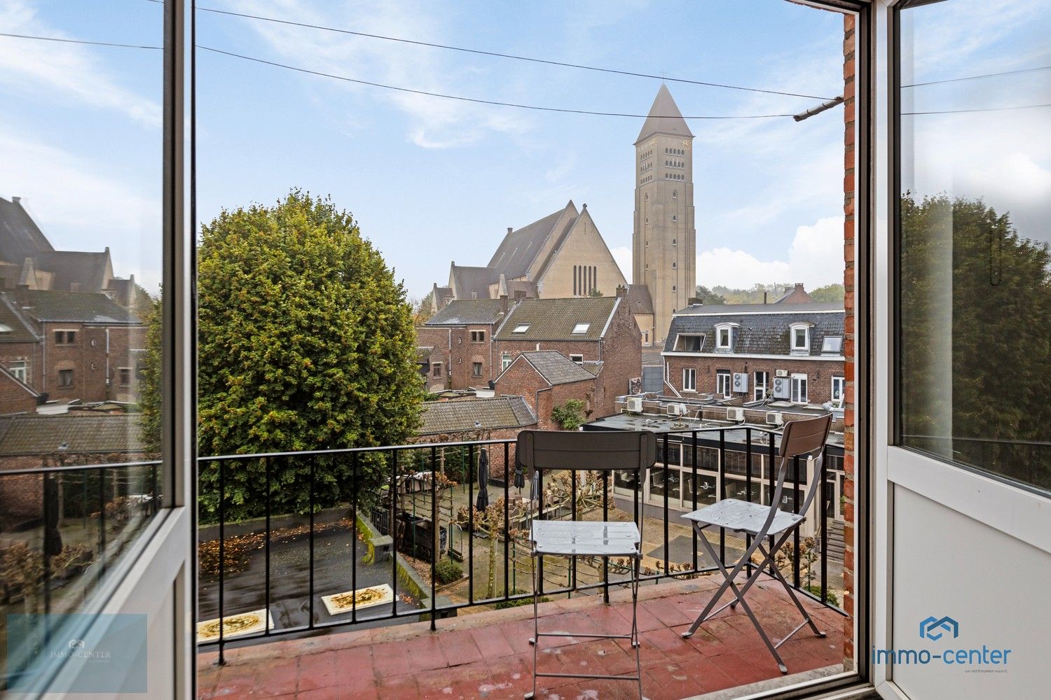 Instapklaar 2-slaapkamer appartement met vernieuwde keuken en badkamer in het hart van Genk foto 13