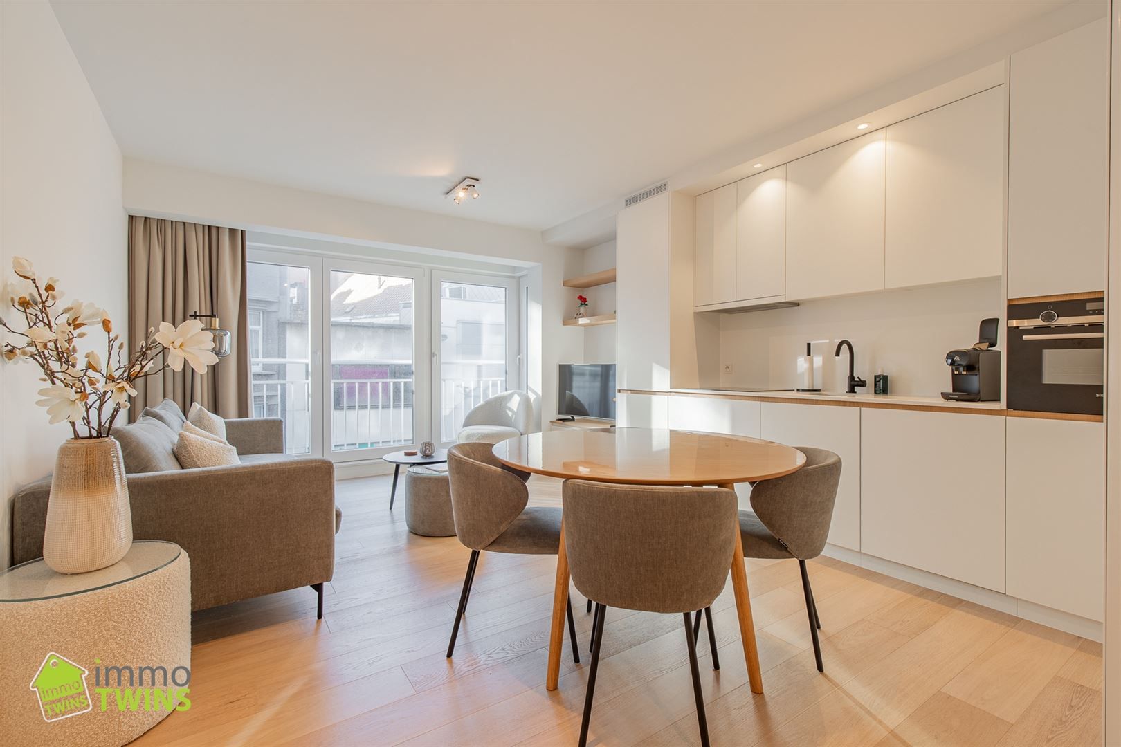 Prachtig gerenoveerd appartement met 2 slaapkamers in hartje Oostende! foto {{pictureIndex}}