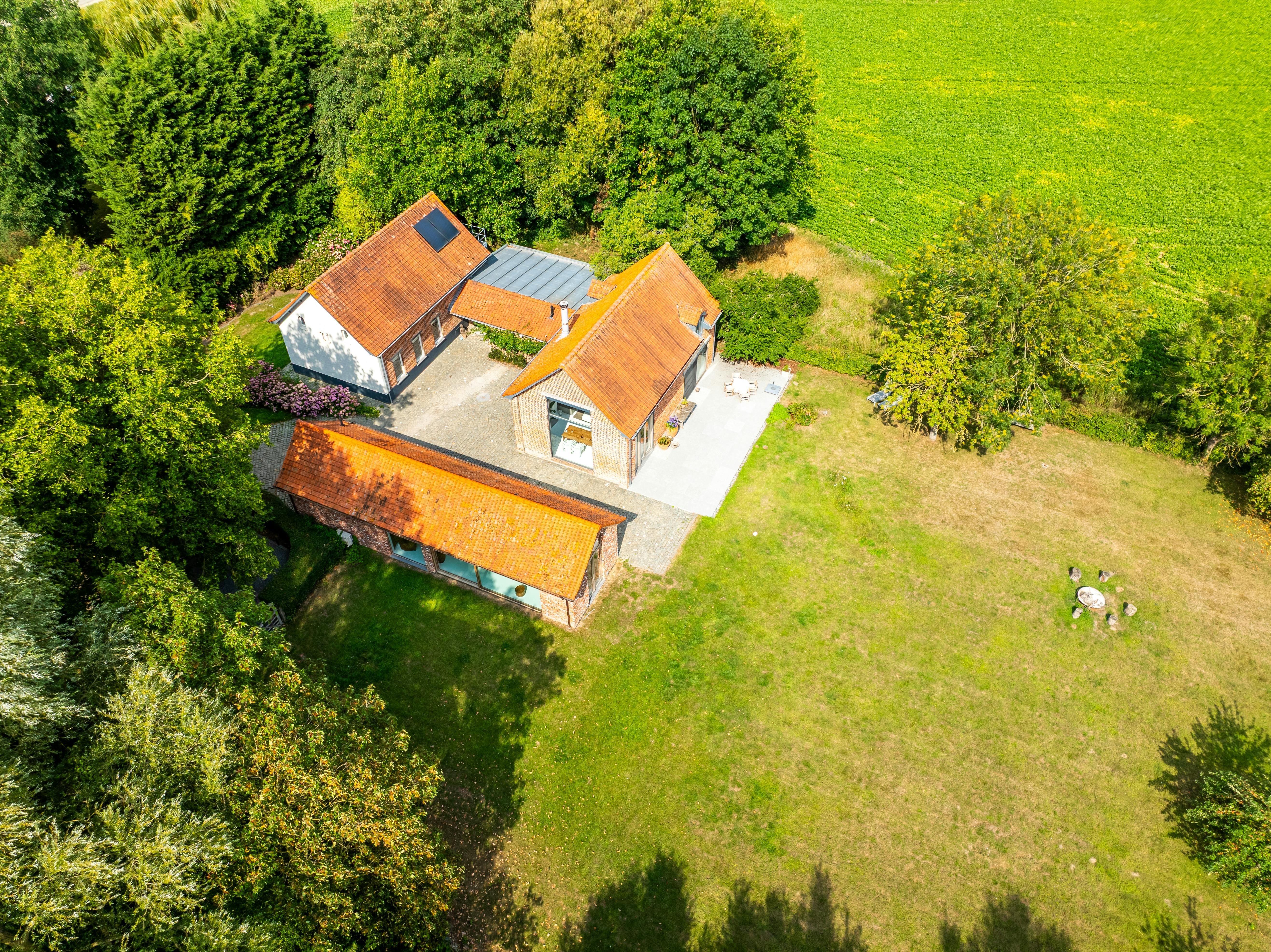 Exclusief landhuis op +/- 8000 m²: de synthese van rust en ruimte foto 4