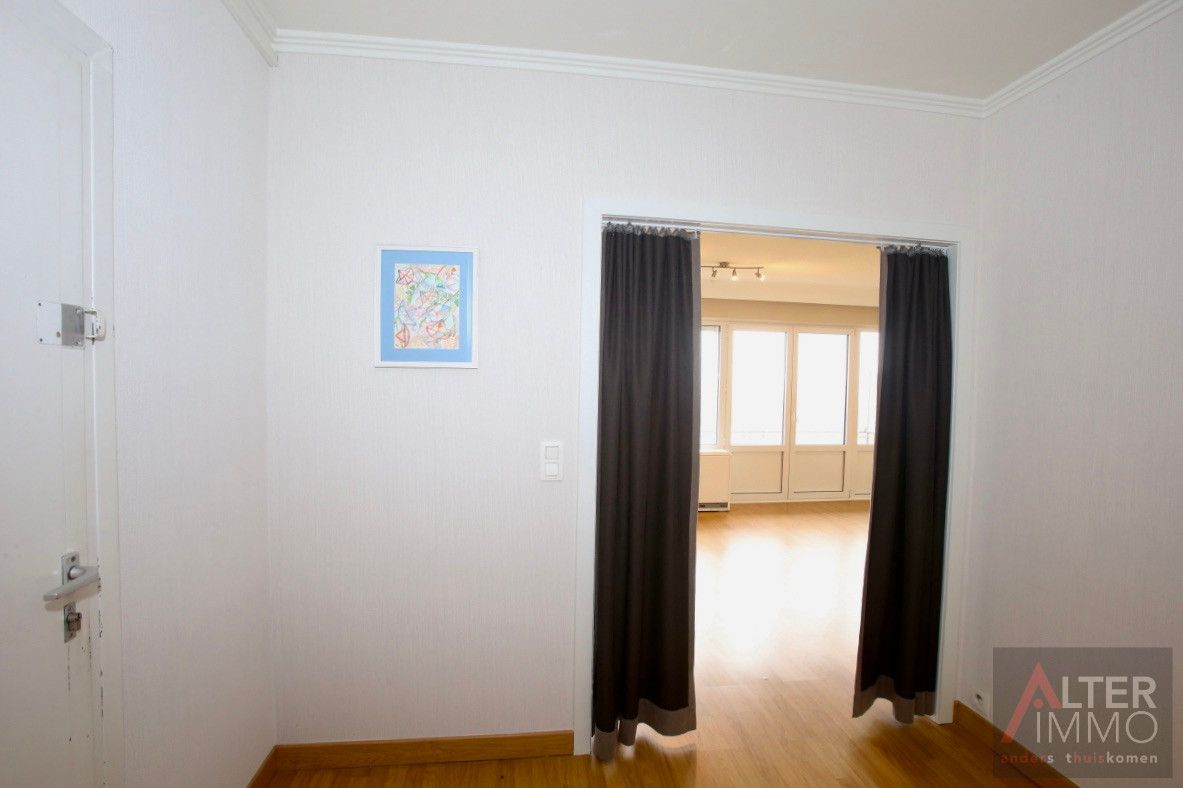 Gerenoveerd 2 slaapkamer appartement met prachtig uitzicht en ondergrondse berging. foto 11