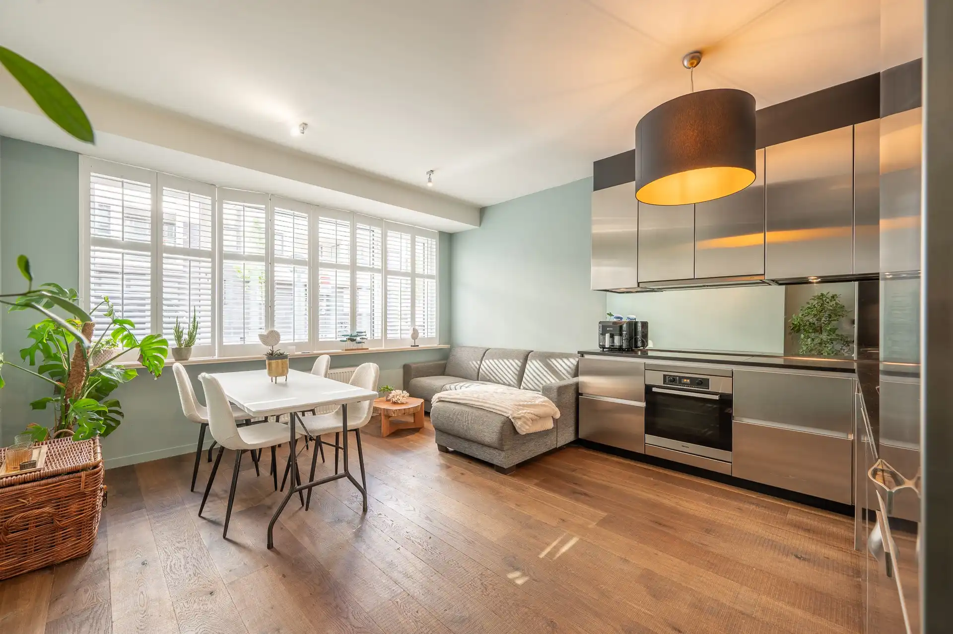 Gezellig en recent appartement met twee slaapkamers en privatieve kelder foto {{pictureIndex}}