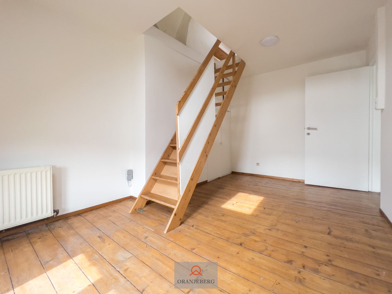 Ruime gerenoveerde burgerwoning nabij de Visserij foto 30